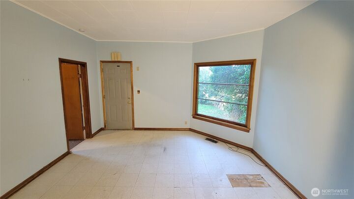 Property Photo:  405 W 11th Avenue  WA 98926 