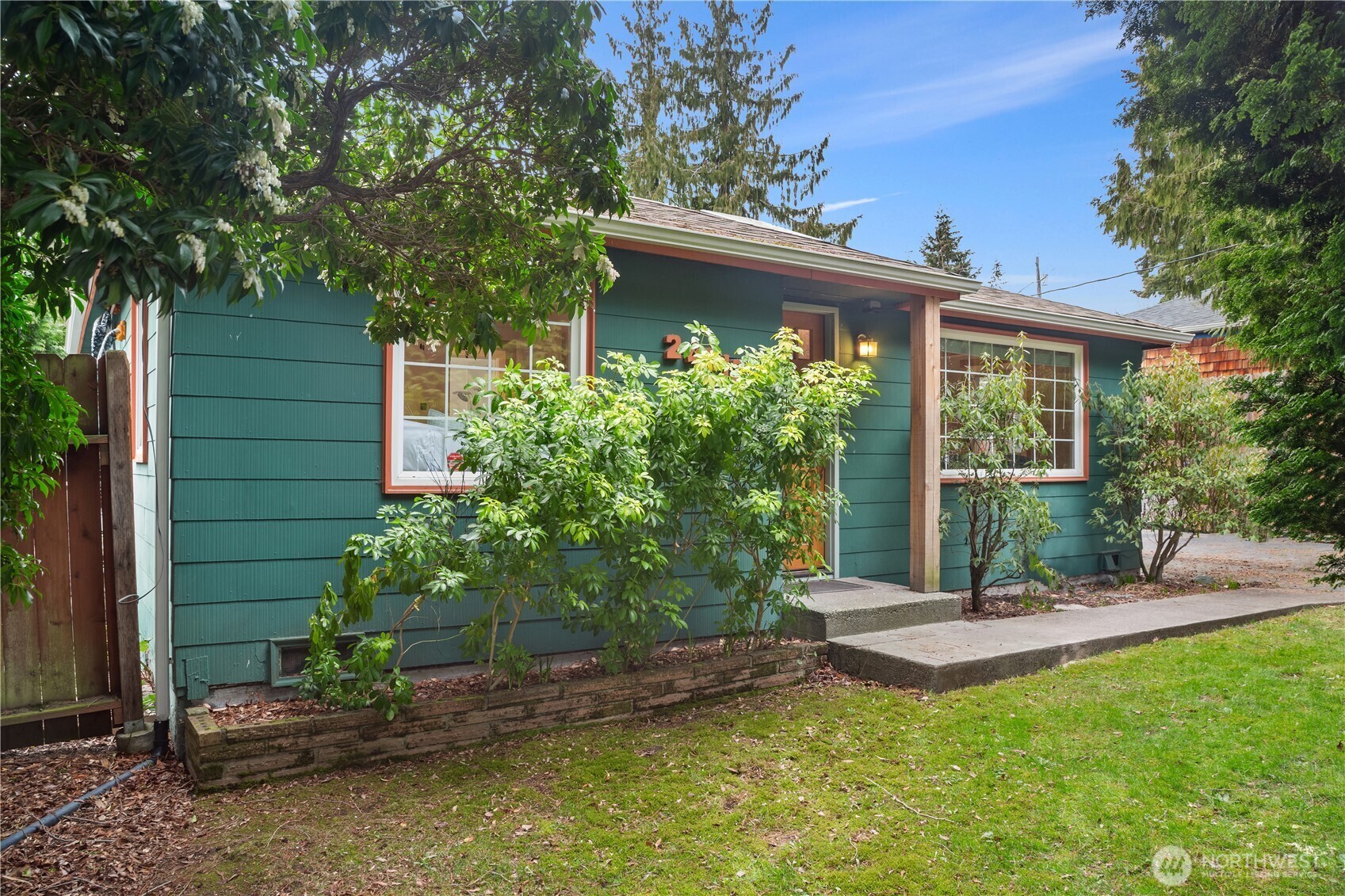 Property Photo: 24212 52nd Avenue WA 98043