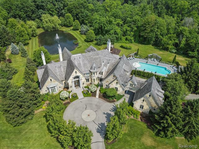 Property Photo: 5537 Orchard Ridge Drive MI 48306