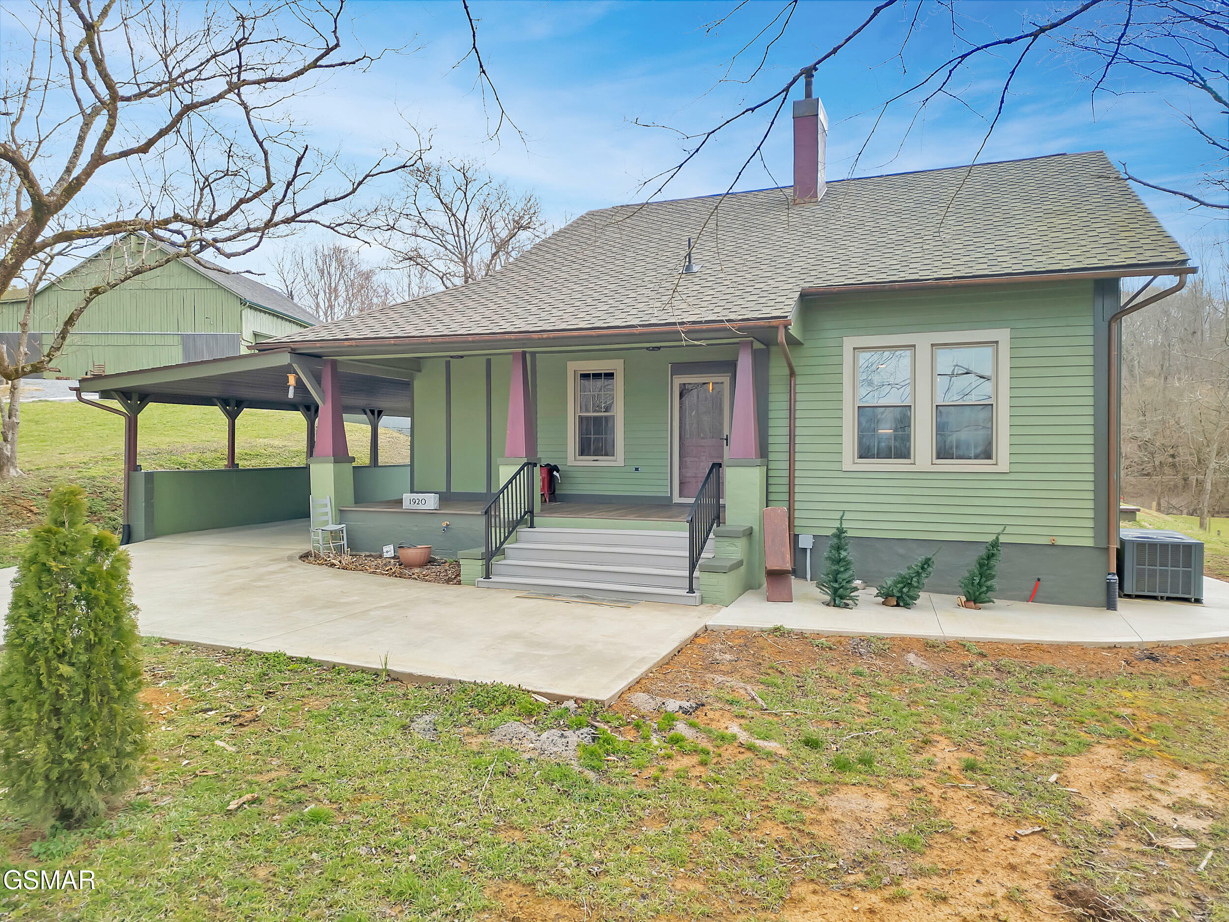 Property Photo: 1266 S Knob Creek Road TN 37865