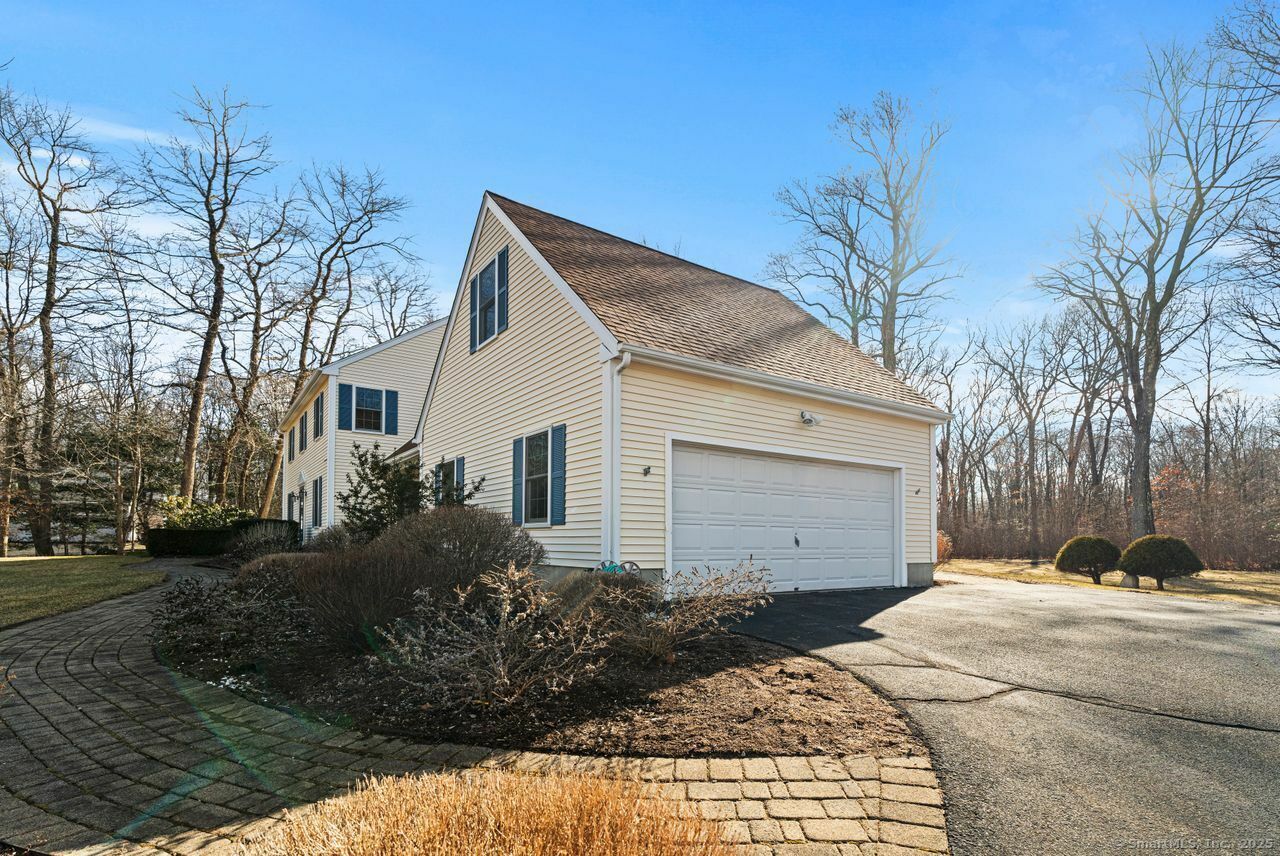 Property Photo:  11 Saddlebrook Drive  CT 06419 