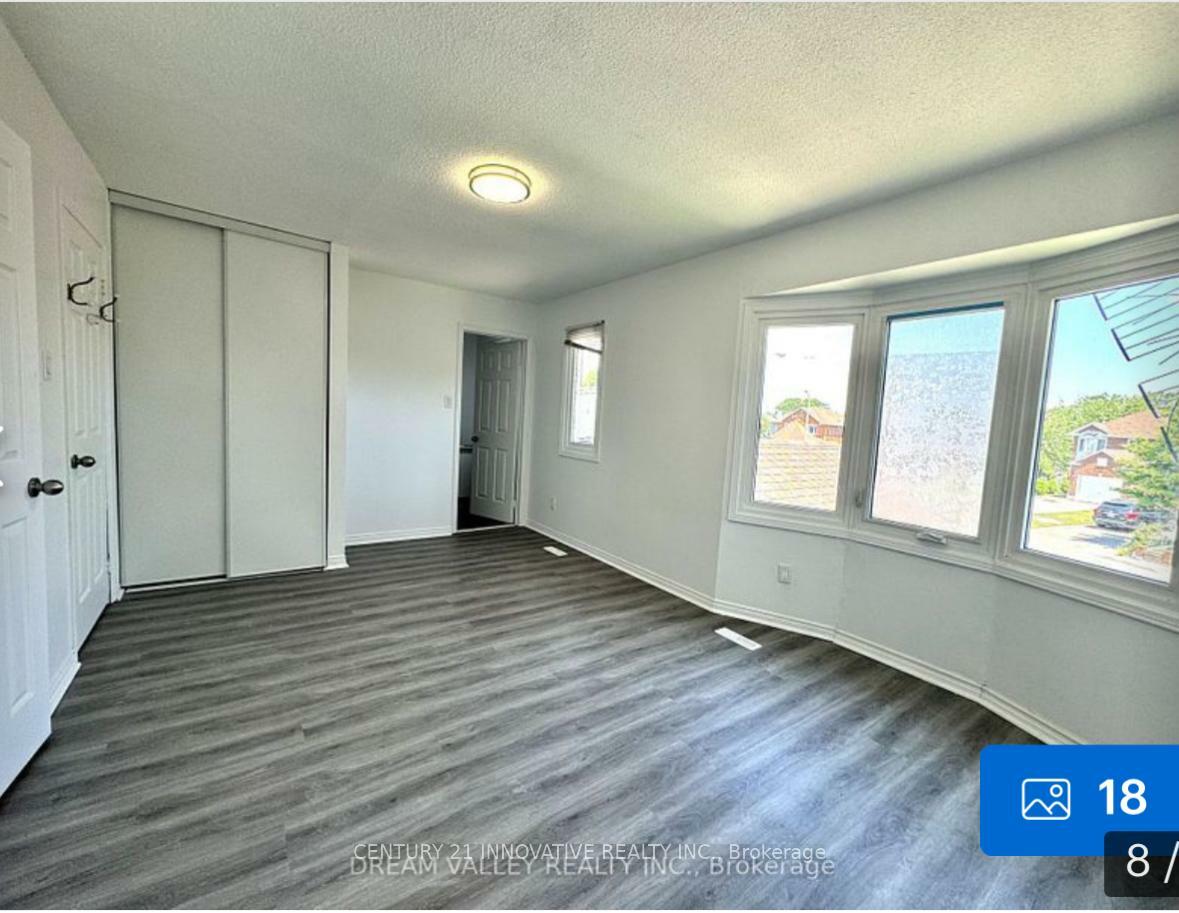 Photo de la propriété: 122 Natal Avenue Main ON M1N 3V6