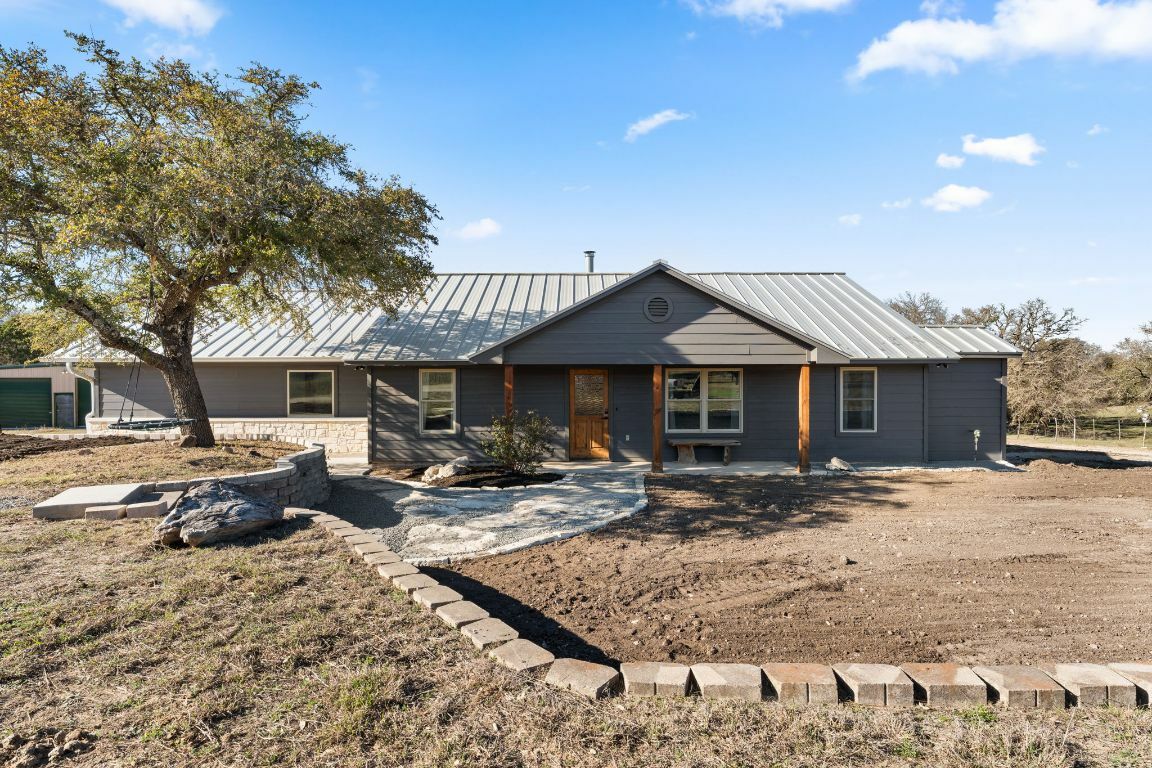 Property Photo: 119 Creekside Circle TX 78642