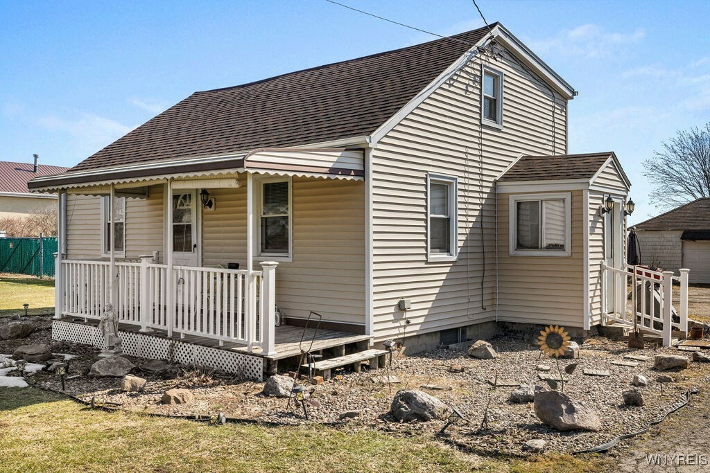 Property Photo:  7901 Packard Road  NY 14304 