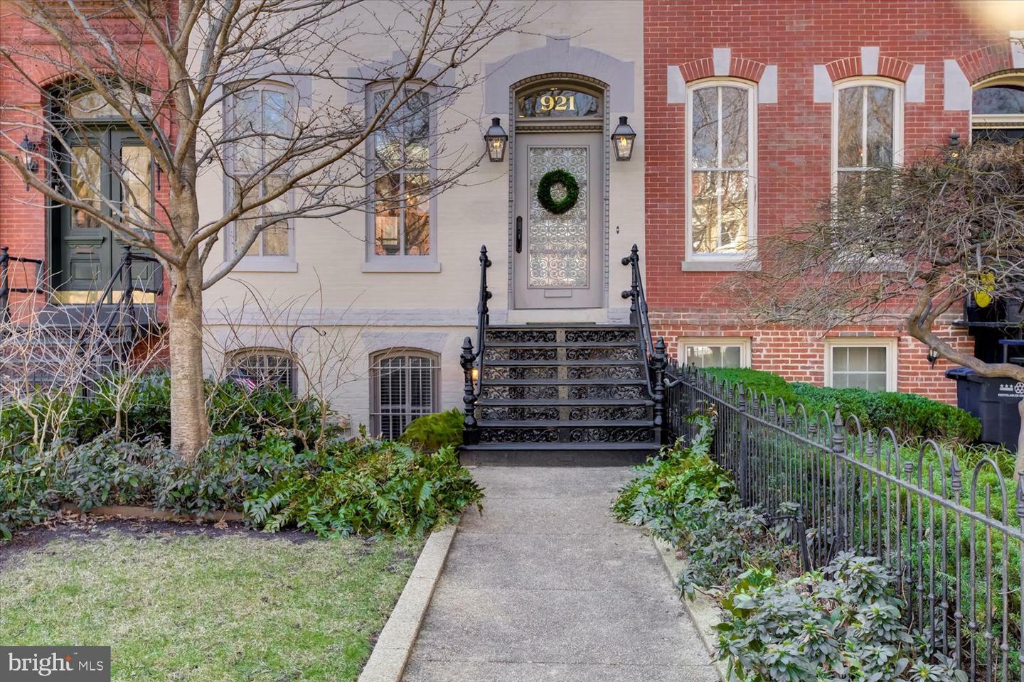 Property Photo:  921 East Capitol SE  DC 20003 