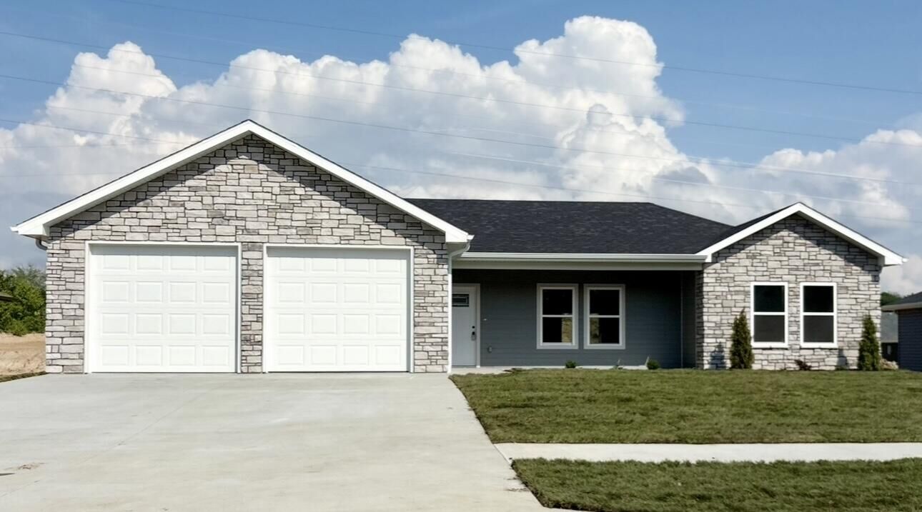 Property Photo: 763 Vine Dr MO 65043