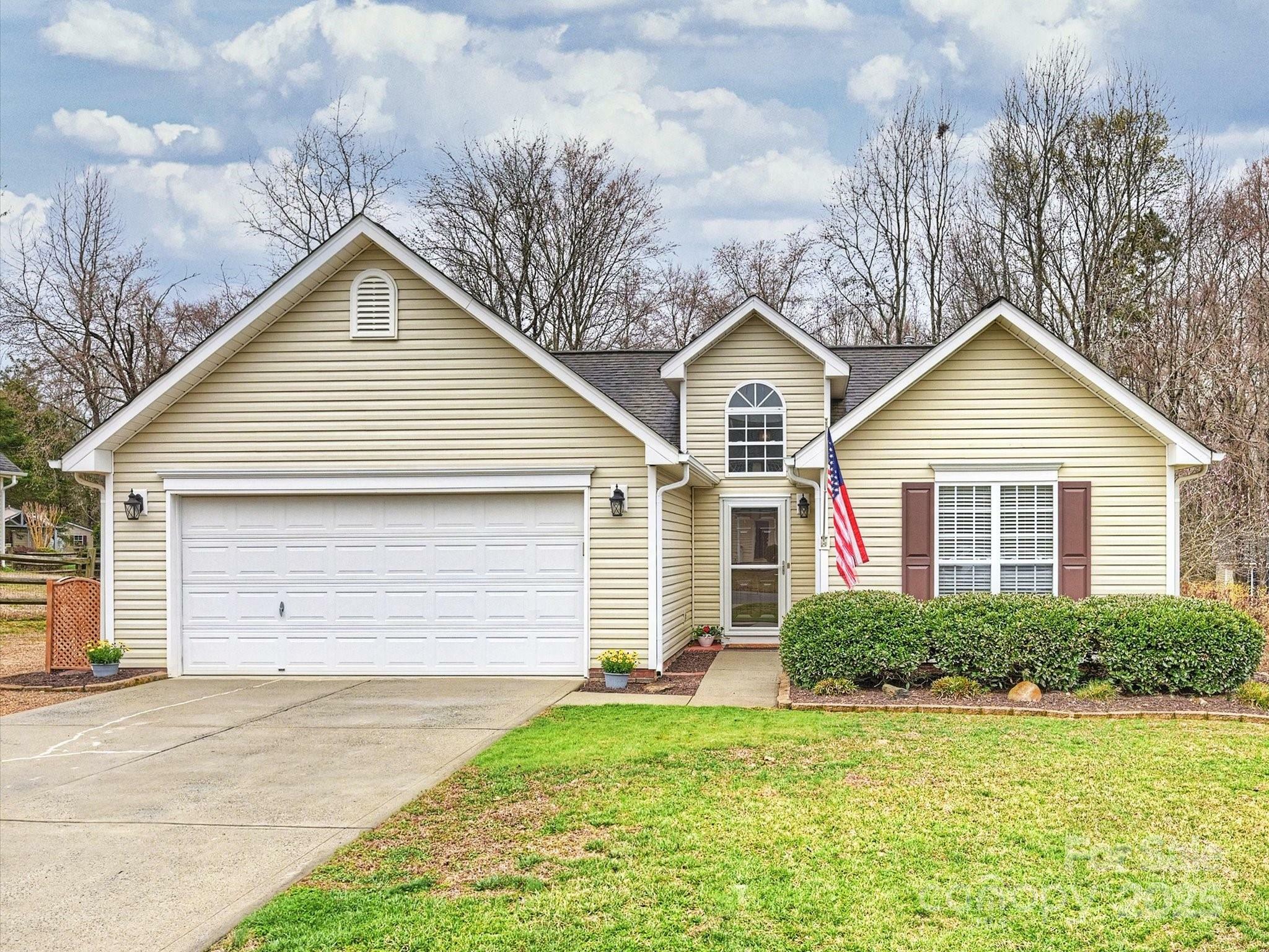 Property Photo: 2405 Ivy Run Drive NC 28079