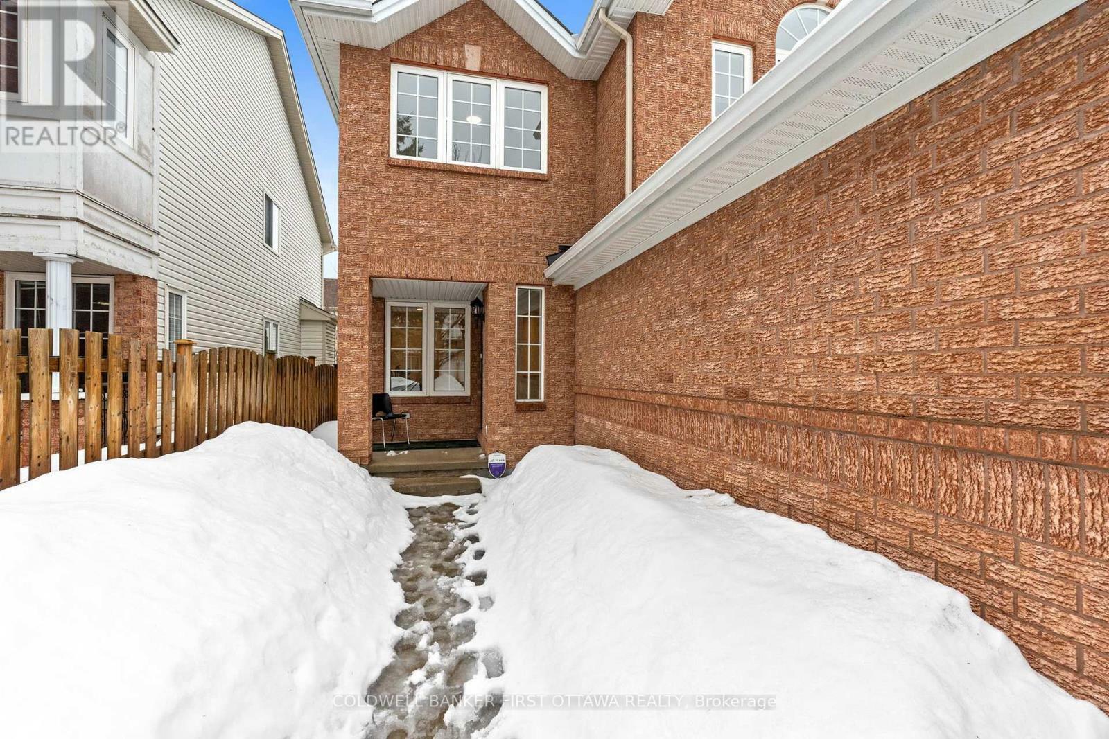 Property Photo:  18 Staten Way  ON K2C 4E7 