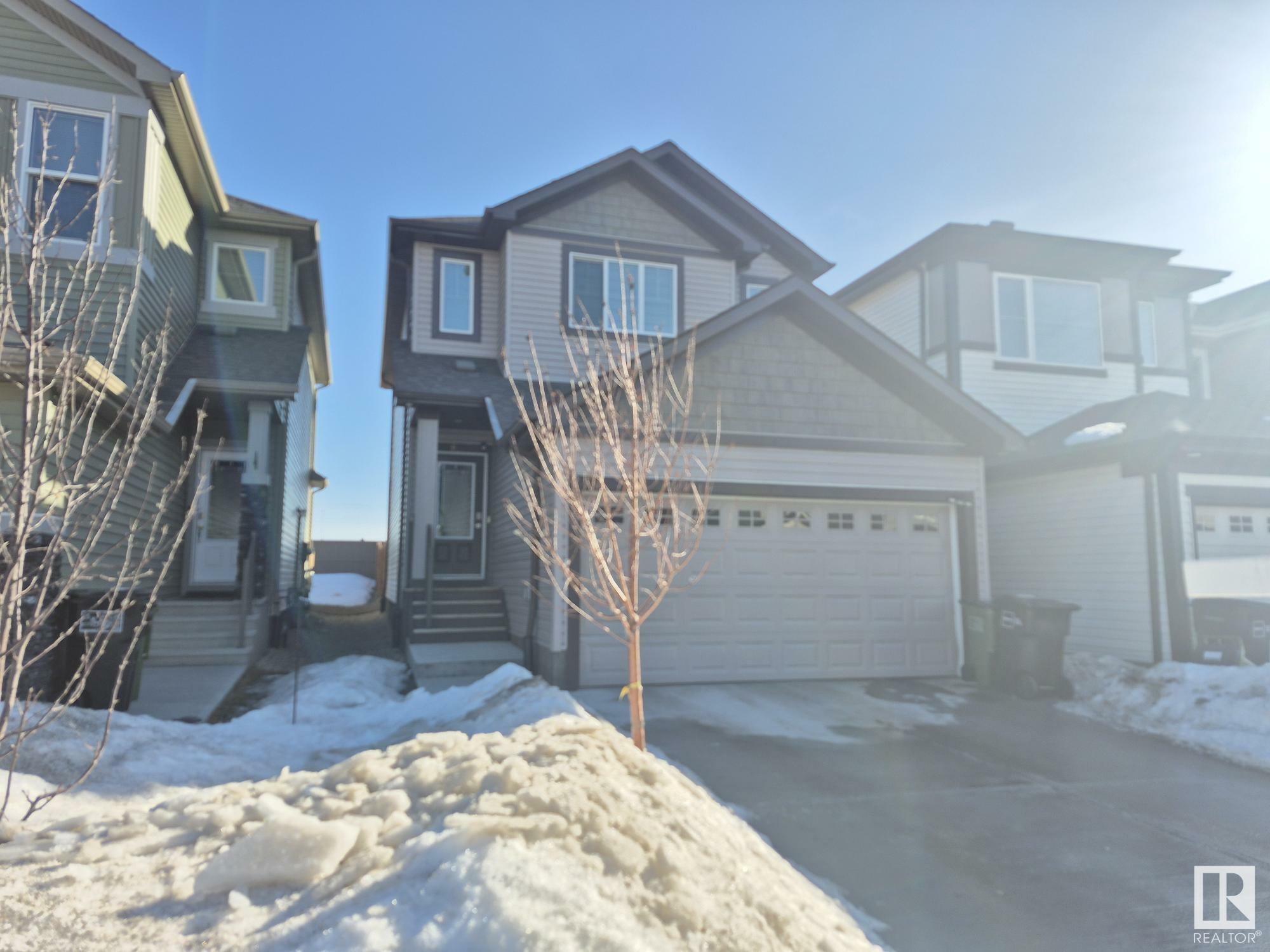 Photo de la propriété:  2523 12 Avenue NW  AB T6T 2M6 