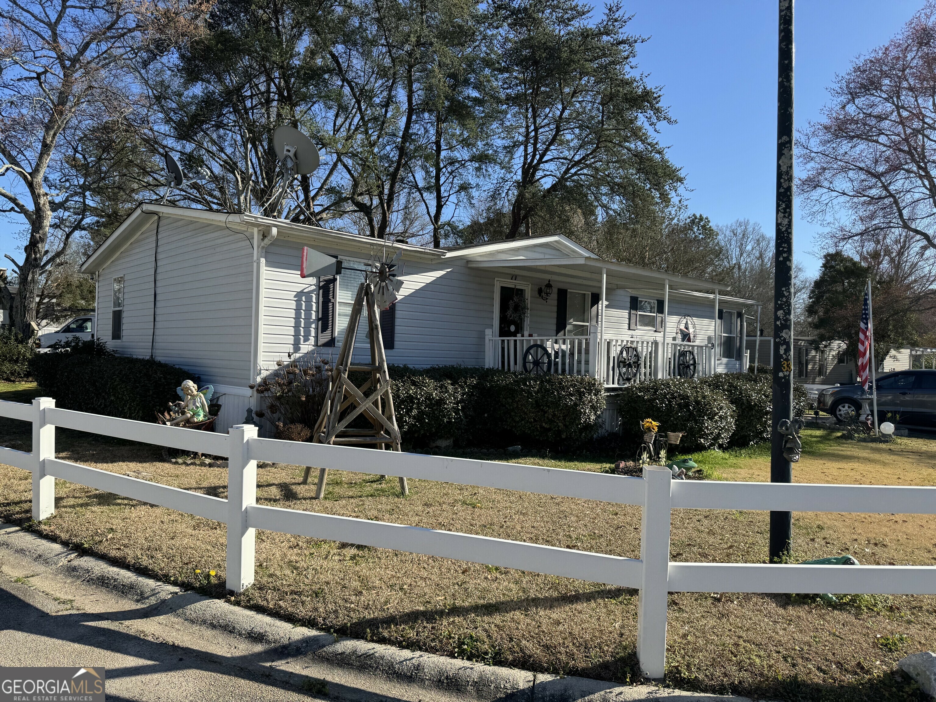 Property Photo: 9 E Meadow Lane SW GA 30012