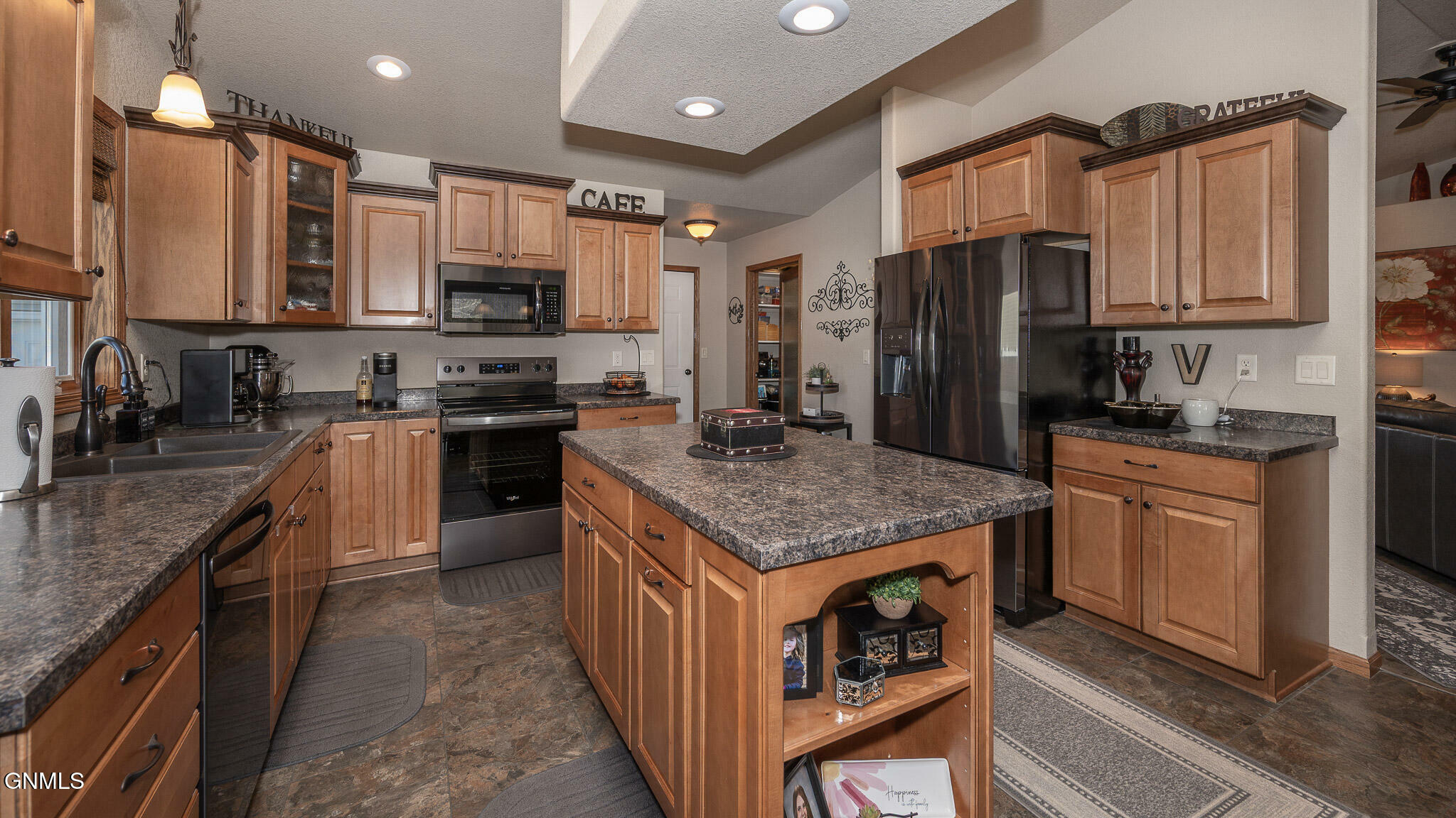 Property Photo:  2418 Peach Tree Drive  ND 58504 