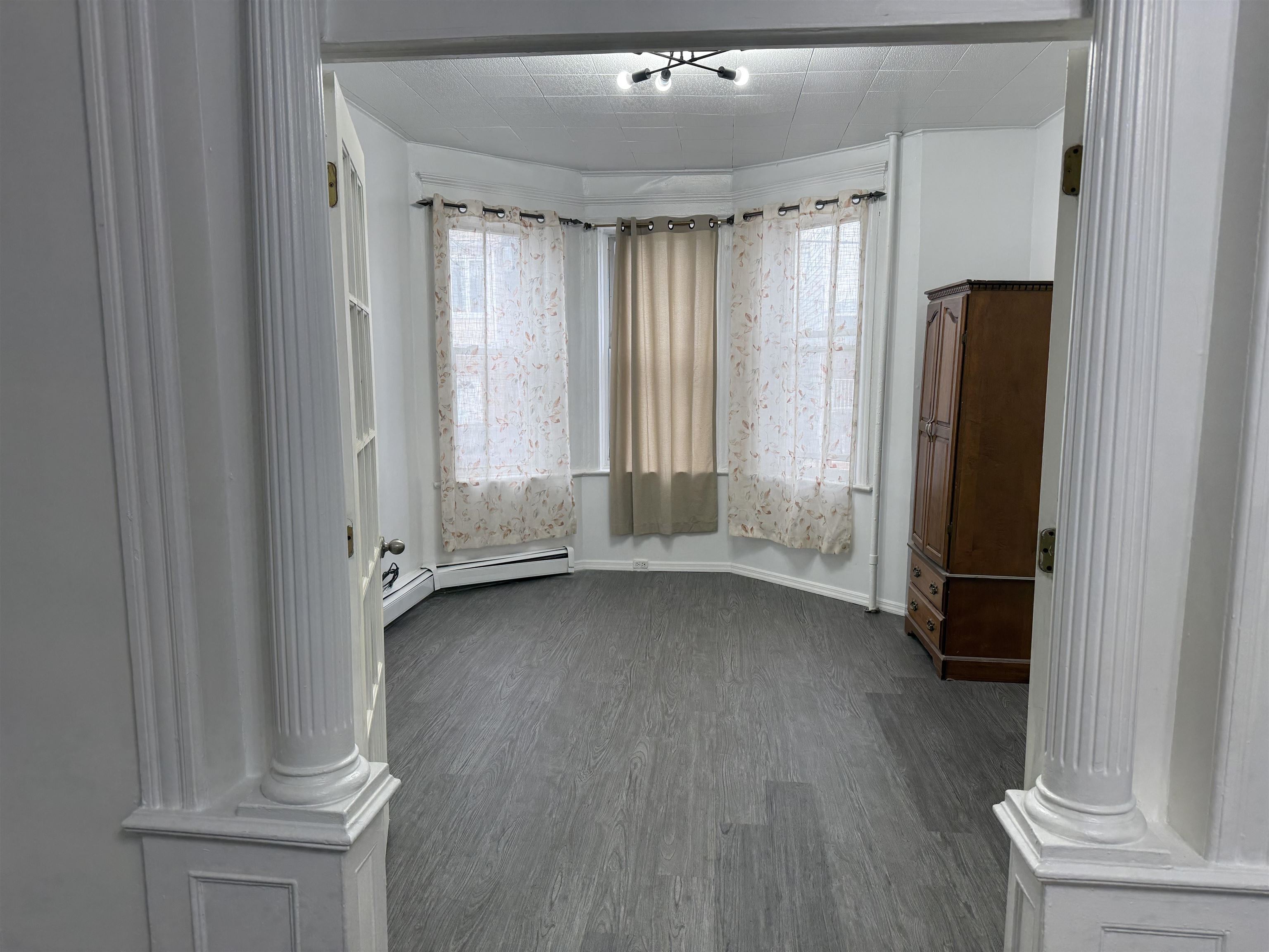 Property Photo: 122 W 20th St 1 NJ 07002