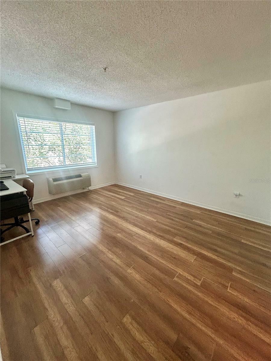 Property Photo: 406 W Azeele Estate 303 FL 33606