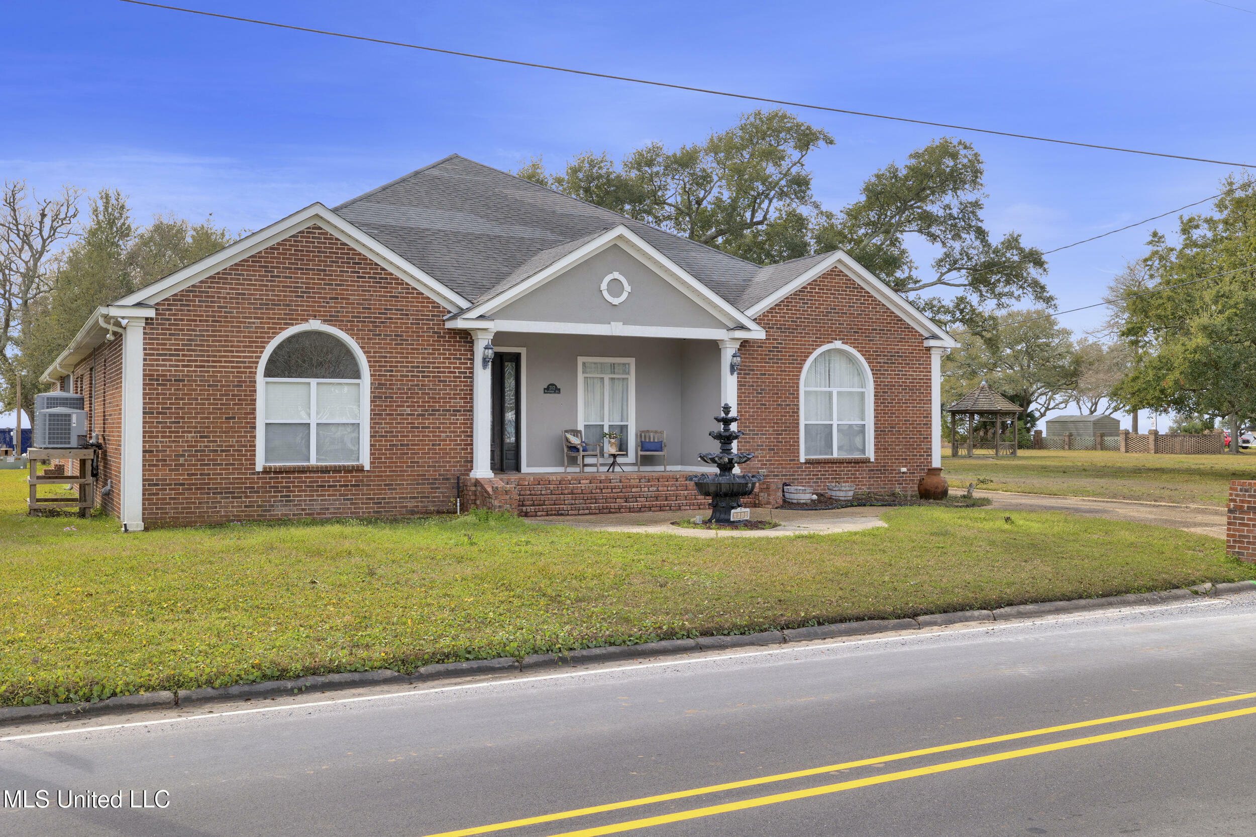 Property Photo: 2112 Washington Avenue MS 39567