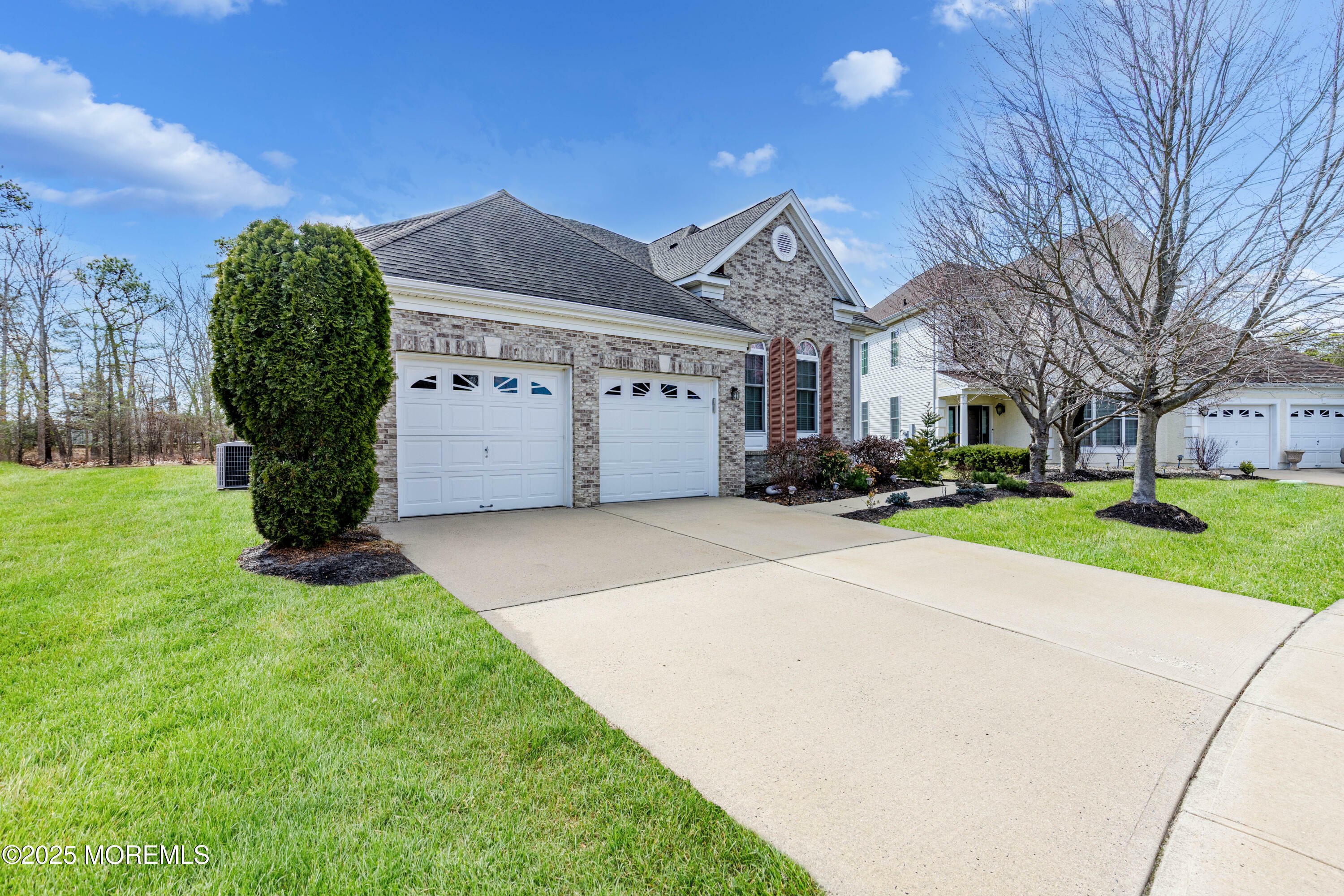 Property Photo:  25 Muirfield Road  NJ 08527 