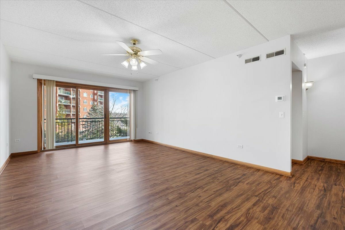 Property Photo:  675 Pearson Street 305  IL 60016 