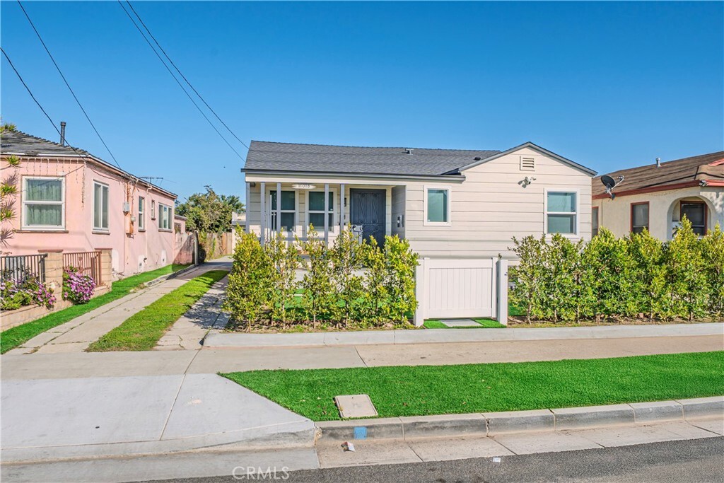 Property Photo:  11018 S Burl Avenue  CA 90304 