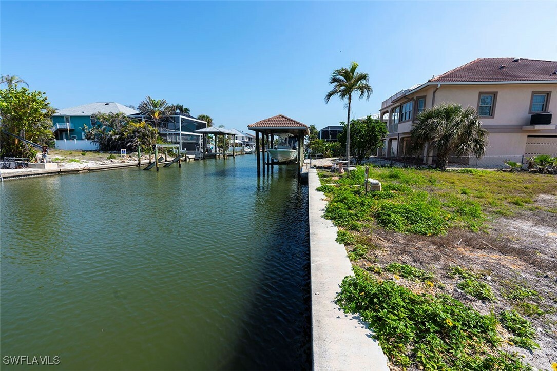 Property Photo:  185 Egret Street  FL 33931 