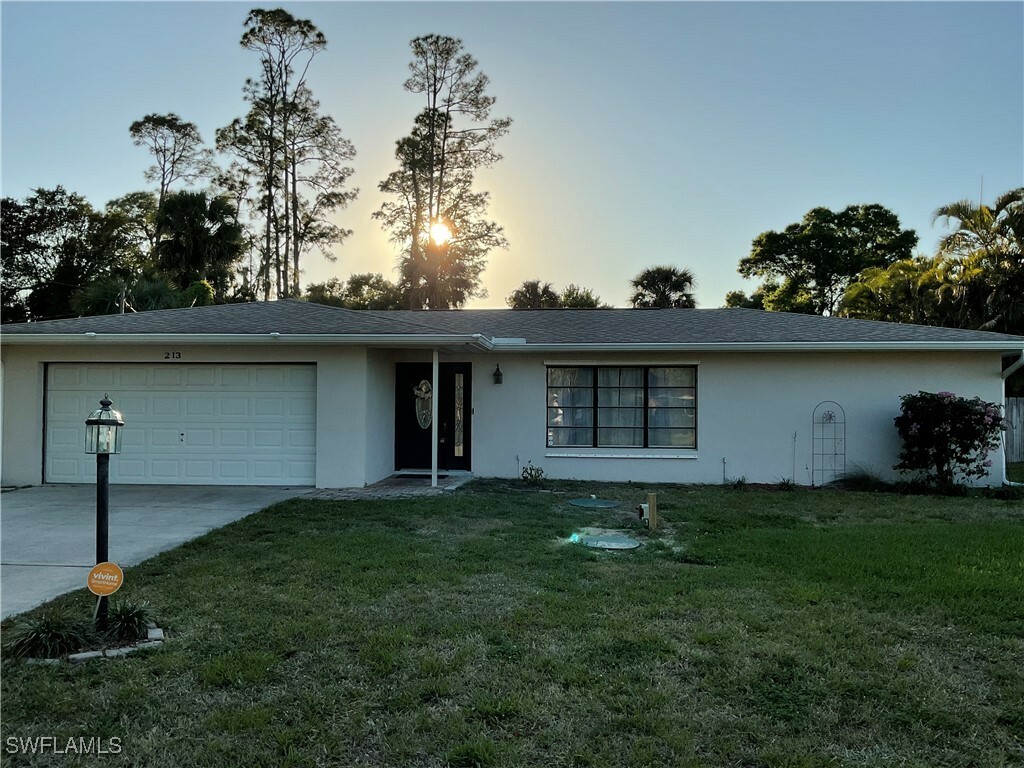 Property Photo:  213 Lake Avenue  FL 33936 