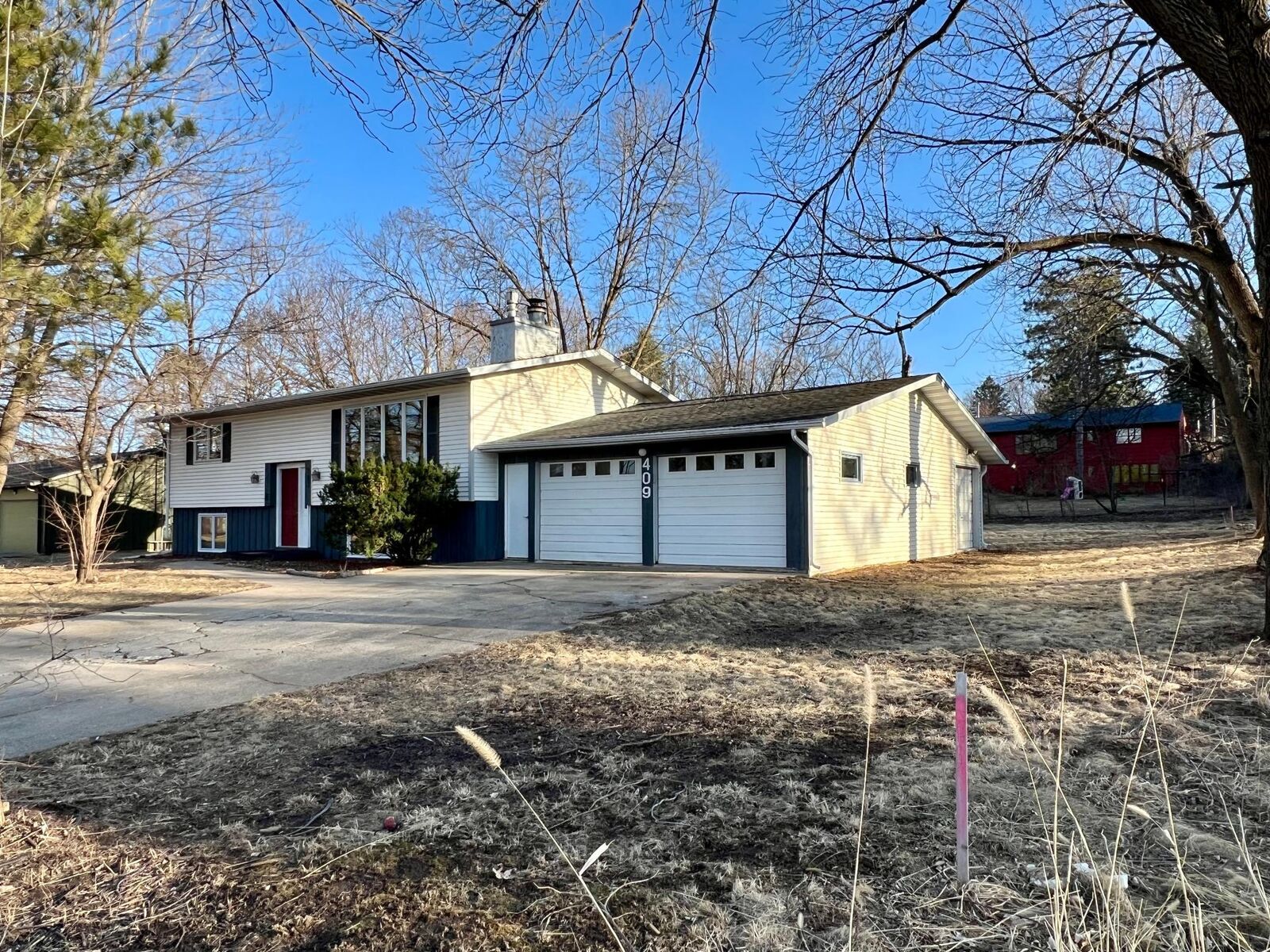 Property Photo:  409 Juniper Avenue W  MN 55057 