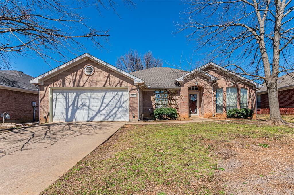 Property Photo:  611 Coal Creek Drive  TX 76063 