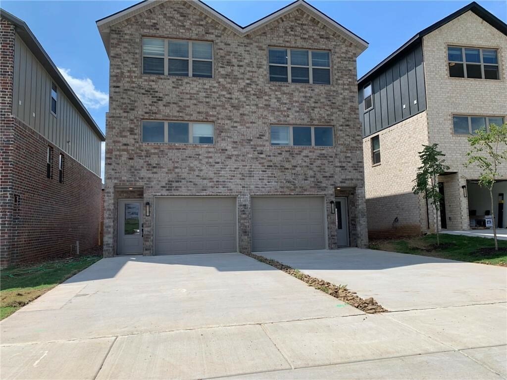 Property Photo: 2630 SW Livingston Square 1 AR 72713