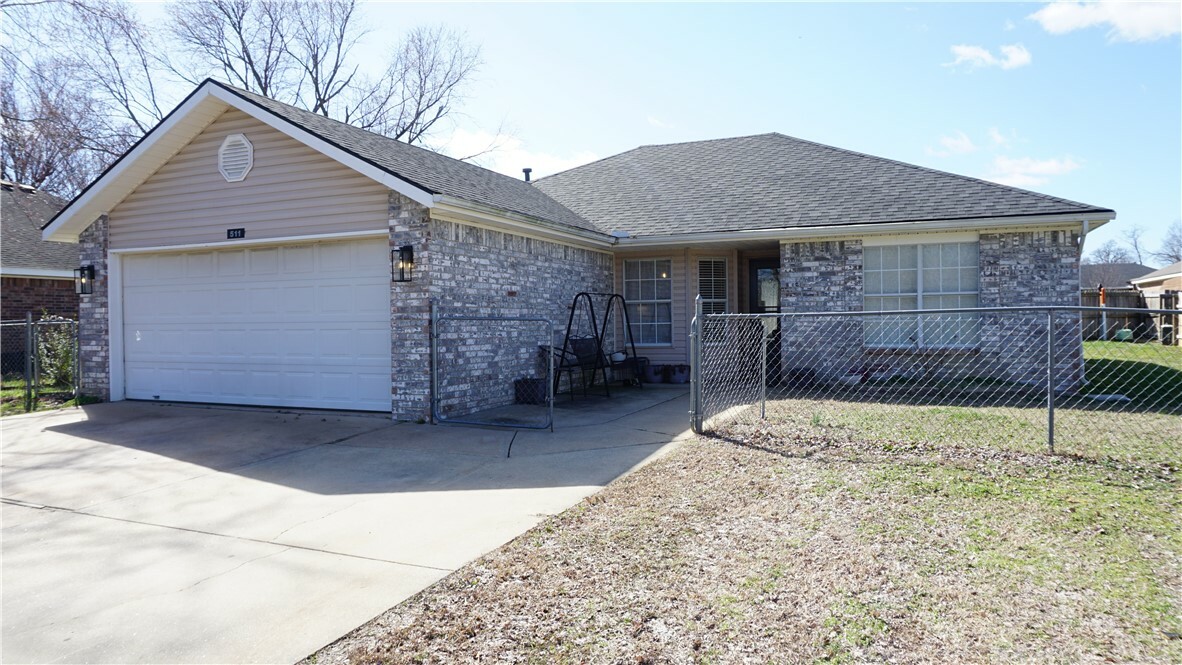 Property Photo: 511 N D Street AR 72719