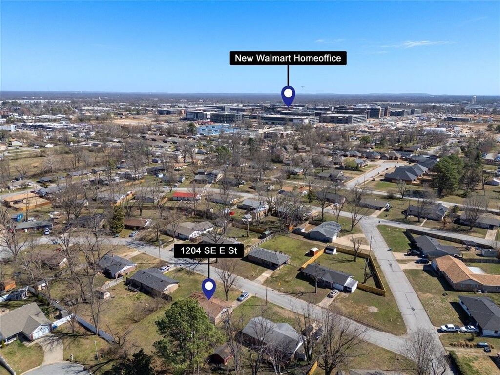 Property Photo:  1204 SE E Street  AR 72712 