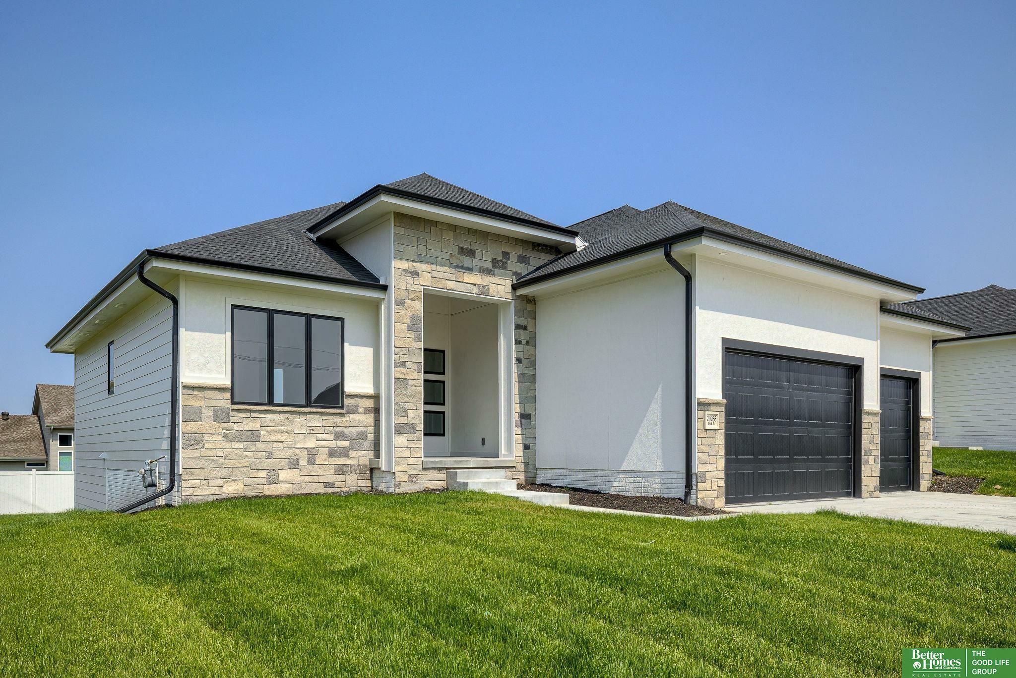 Property Photo: 20986 Polk Street NE 68022