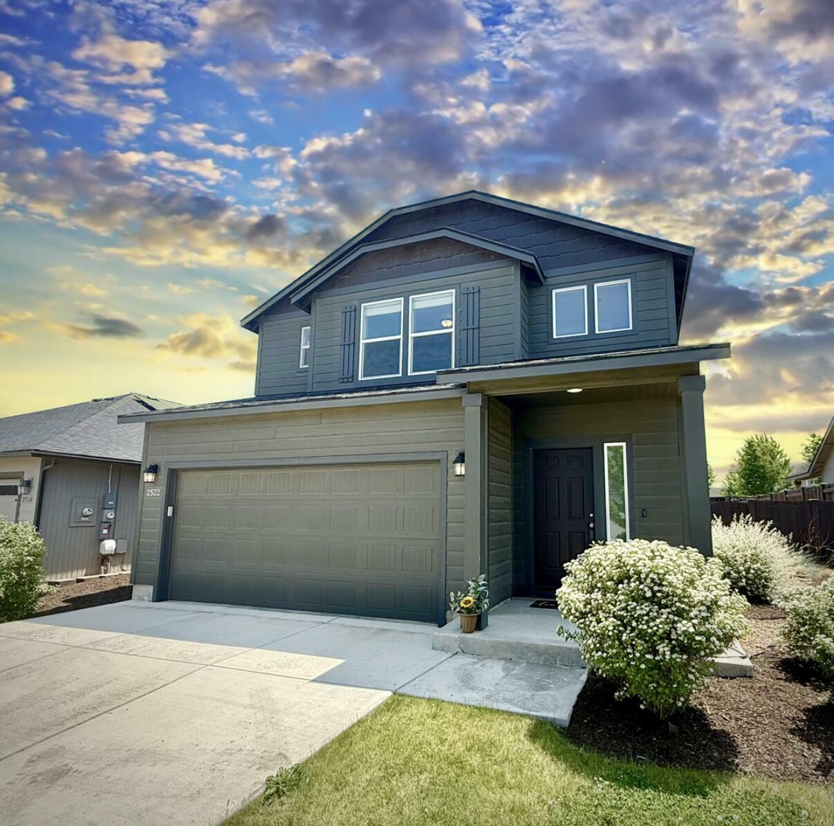 Property Photo: 2522 NW Hemlock Way OR 97756