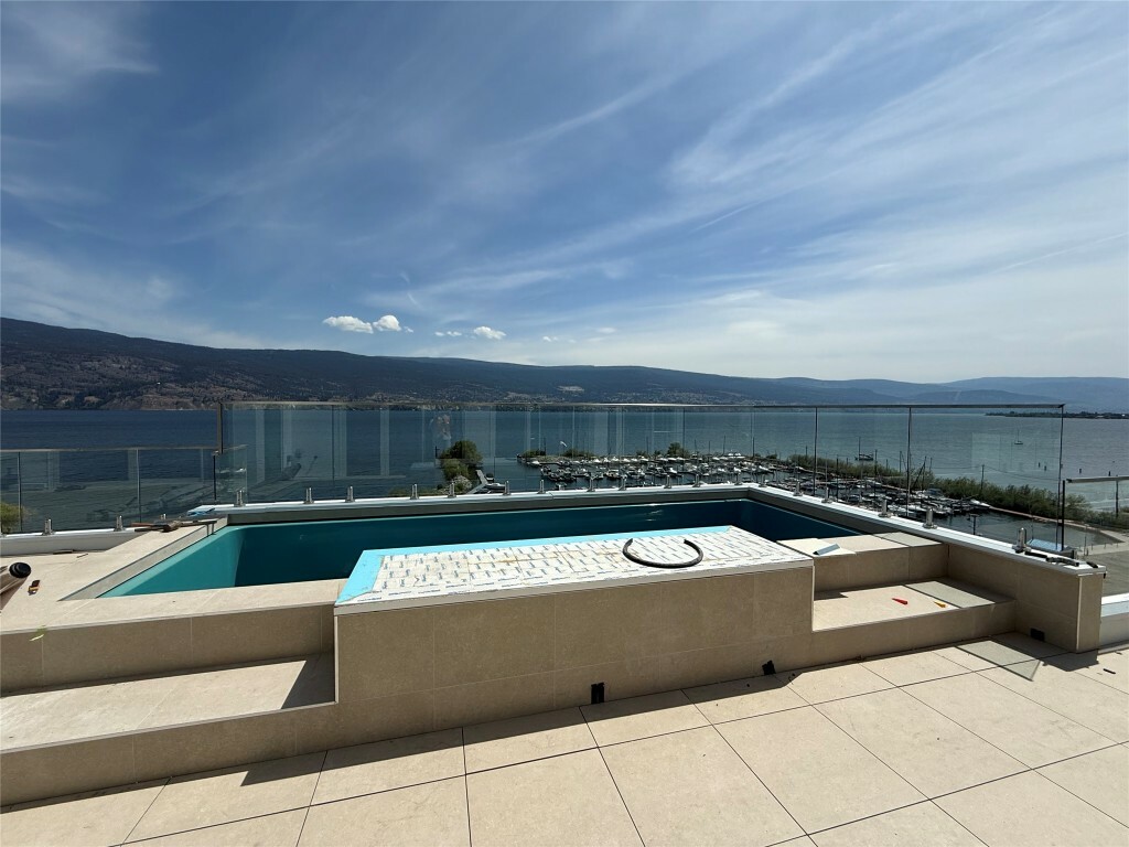 Property Photo: 13415 Lakeshore Drive S Ph2 (602) BC V0H 1Z1