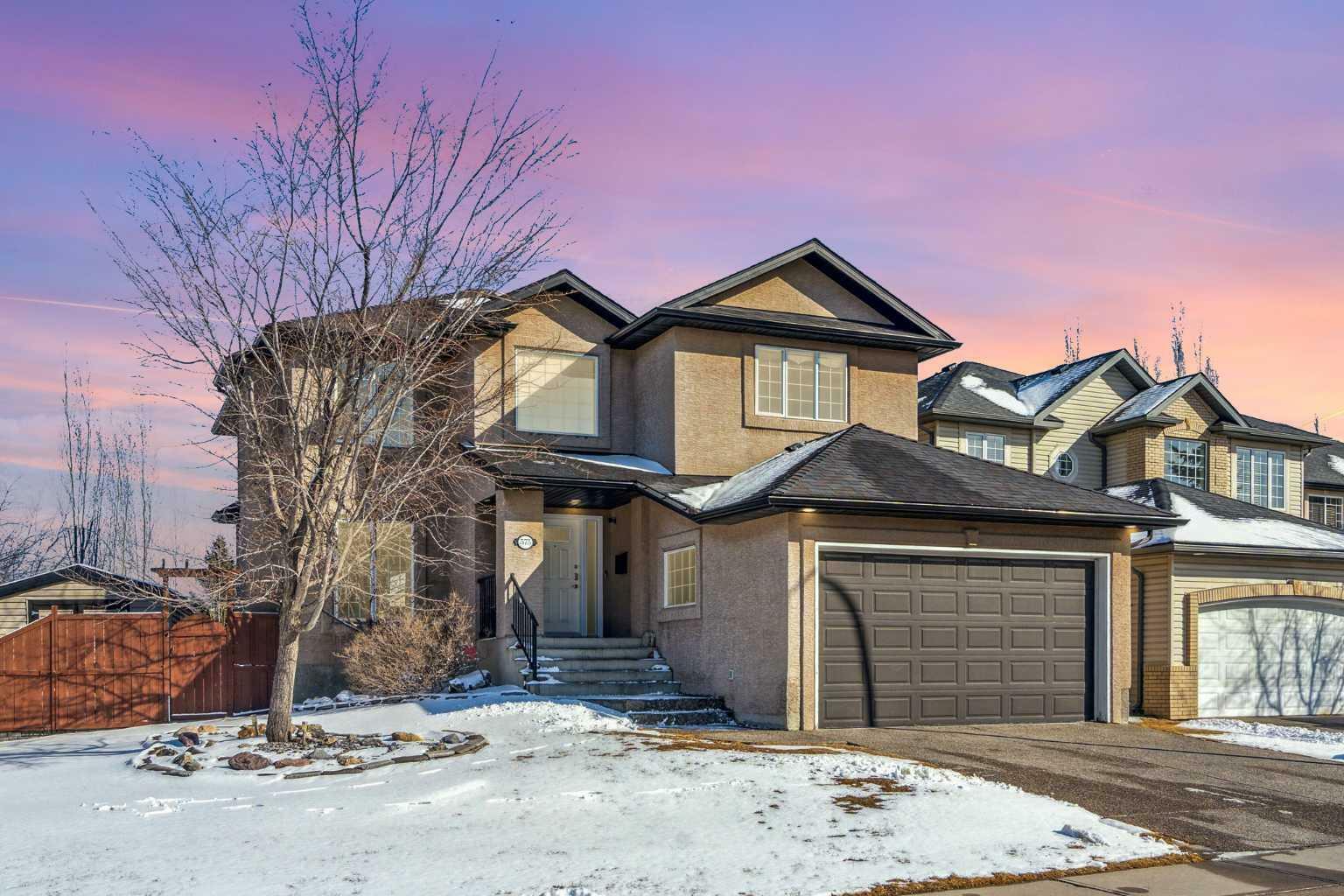 575 Wentworth Place SW  Calgary AB T3H 4L6 photo