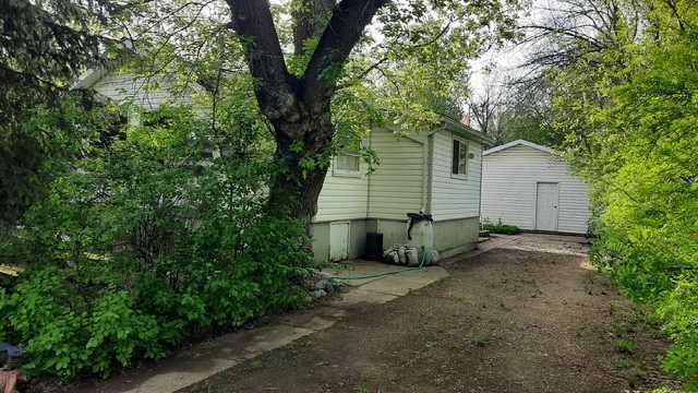 Property Photo:  227 6 Street  AB T0J 1B0 