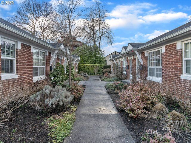 Property Photo: 2621 NW Raleigh St 26 OR 97210