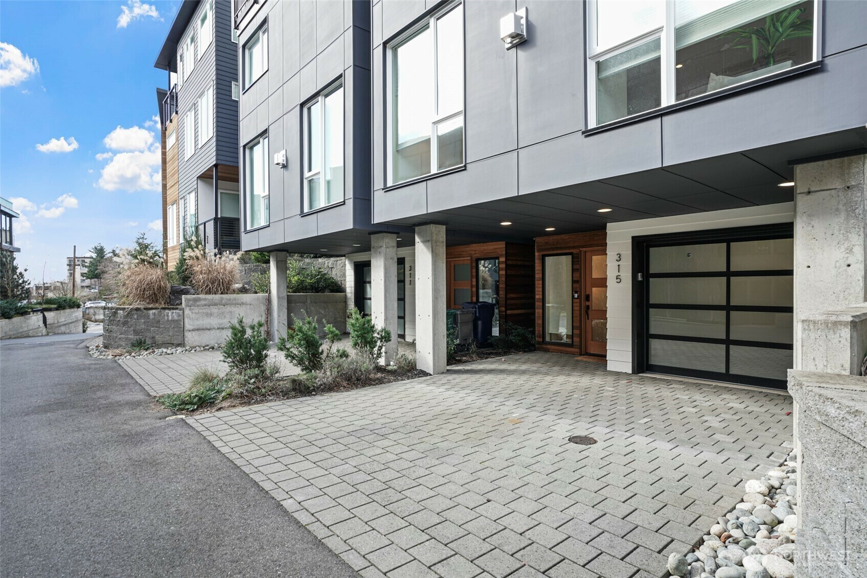 Property Photo:  315  4th Avenue 3  WA 98033 