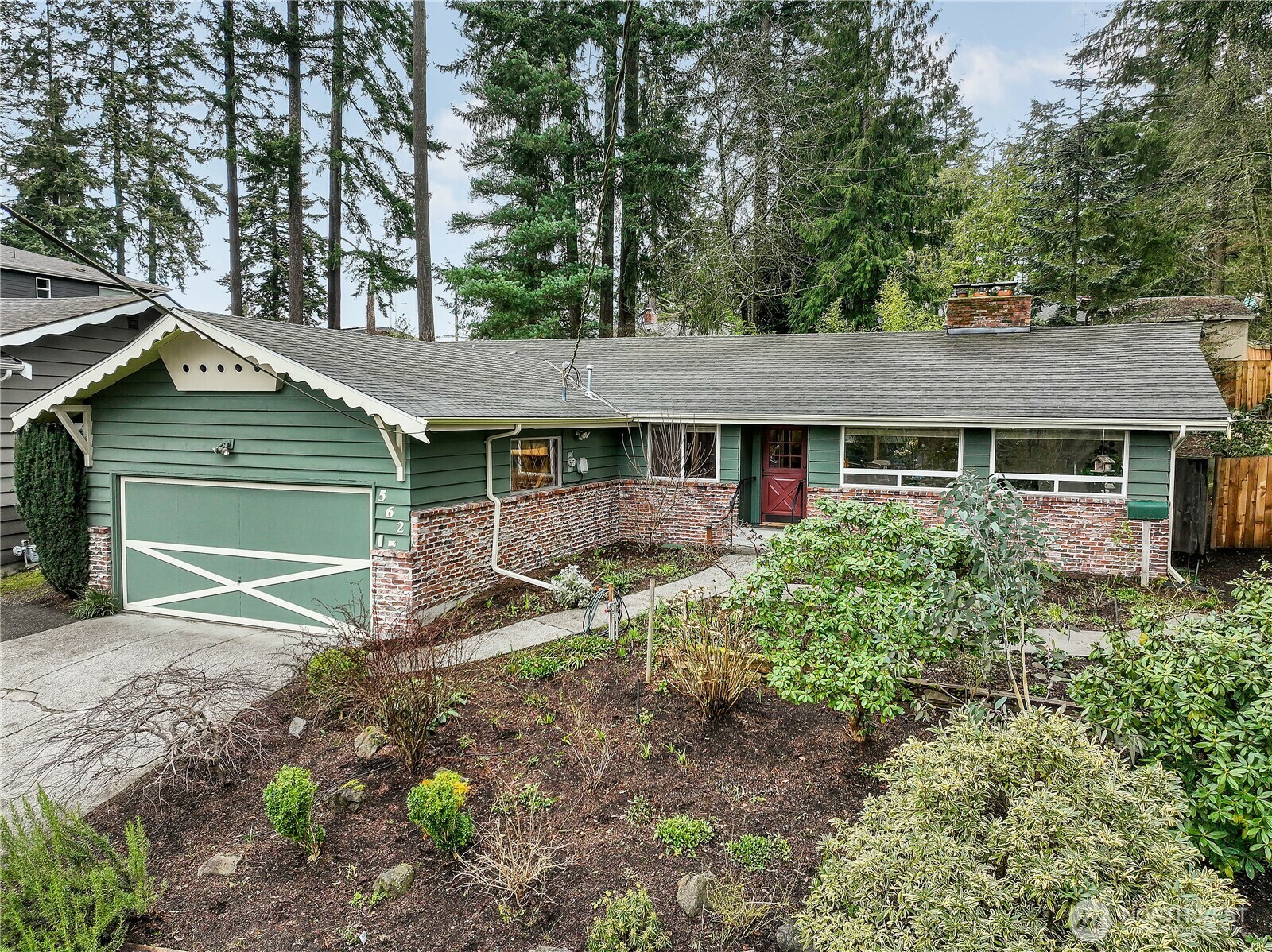 Property Photo:  562 N 169th St  WA 98133 