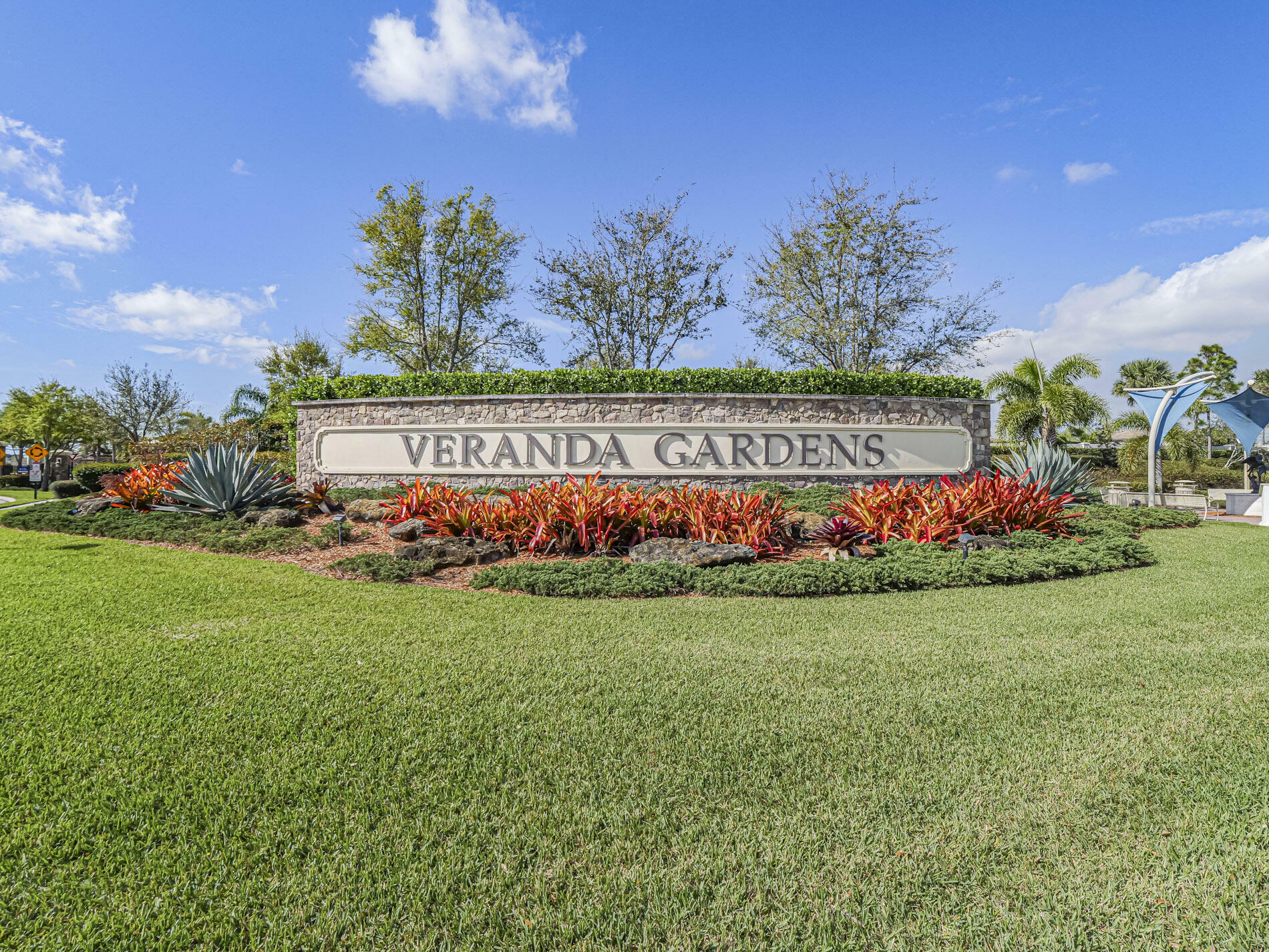Property Photo: 425 SE Donnell Street FL 34984
