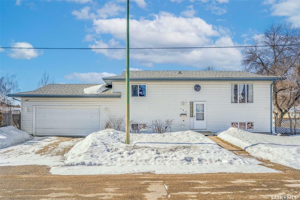 Property Photo: 185 25th Street E SK S6V 1S6