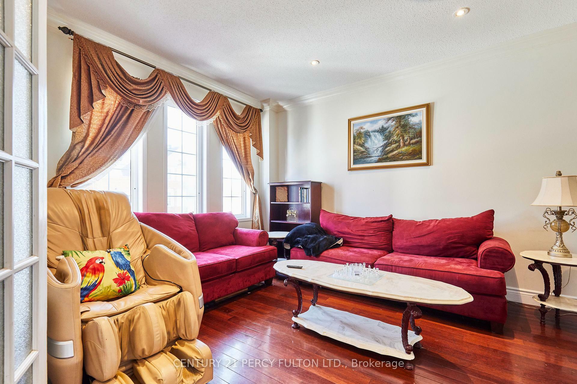 Property Photo: 69 Westacott Crescent ON L1T 4H8