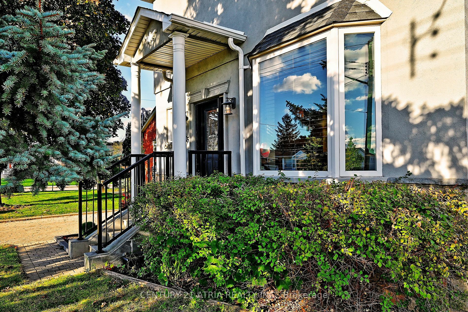 Property Photo:  25 Crosland Dr E  ON M1R 4M6 