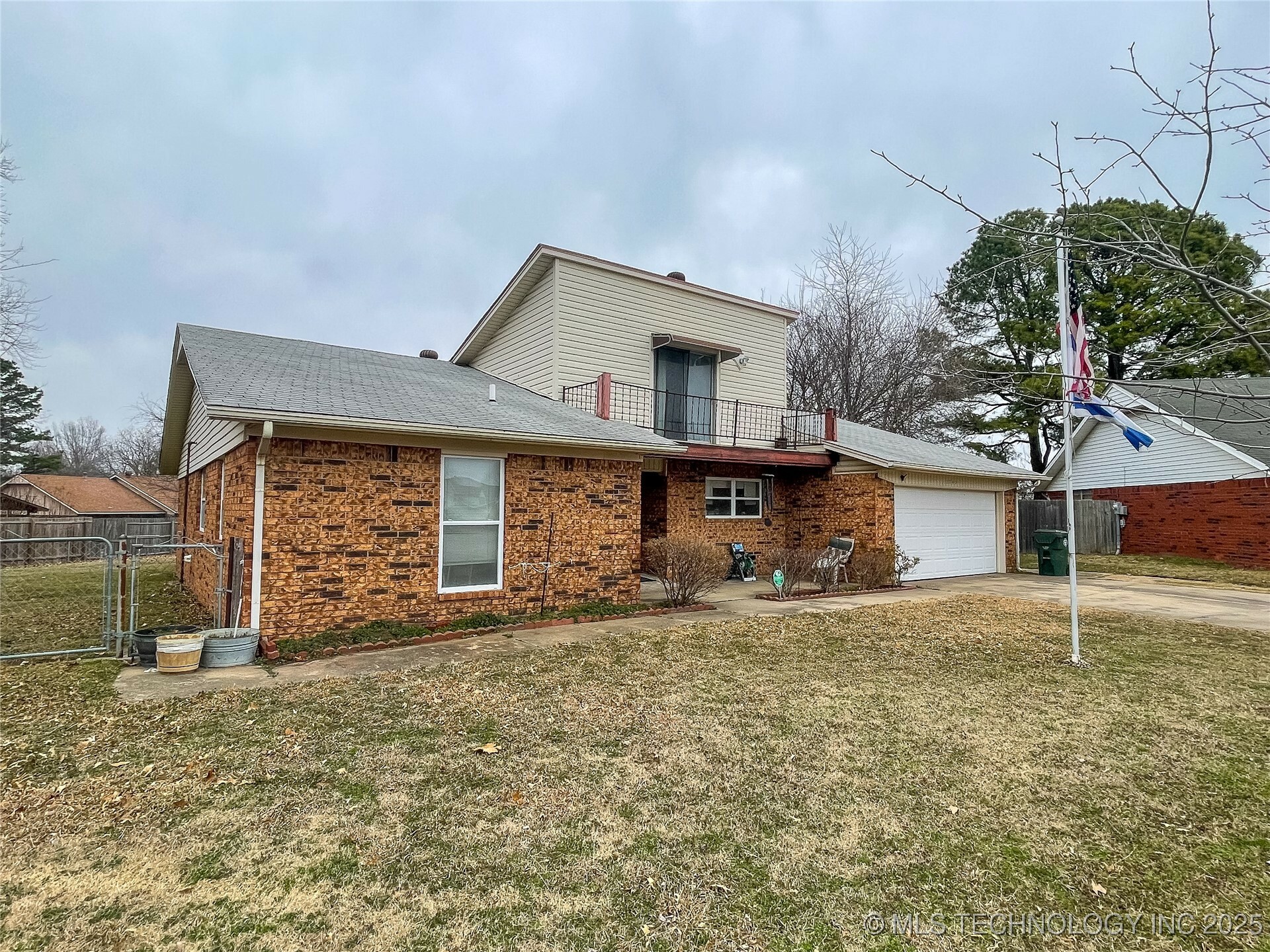 Property Photo:  2703 S 26th Street  OK 74401 