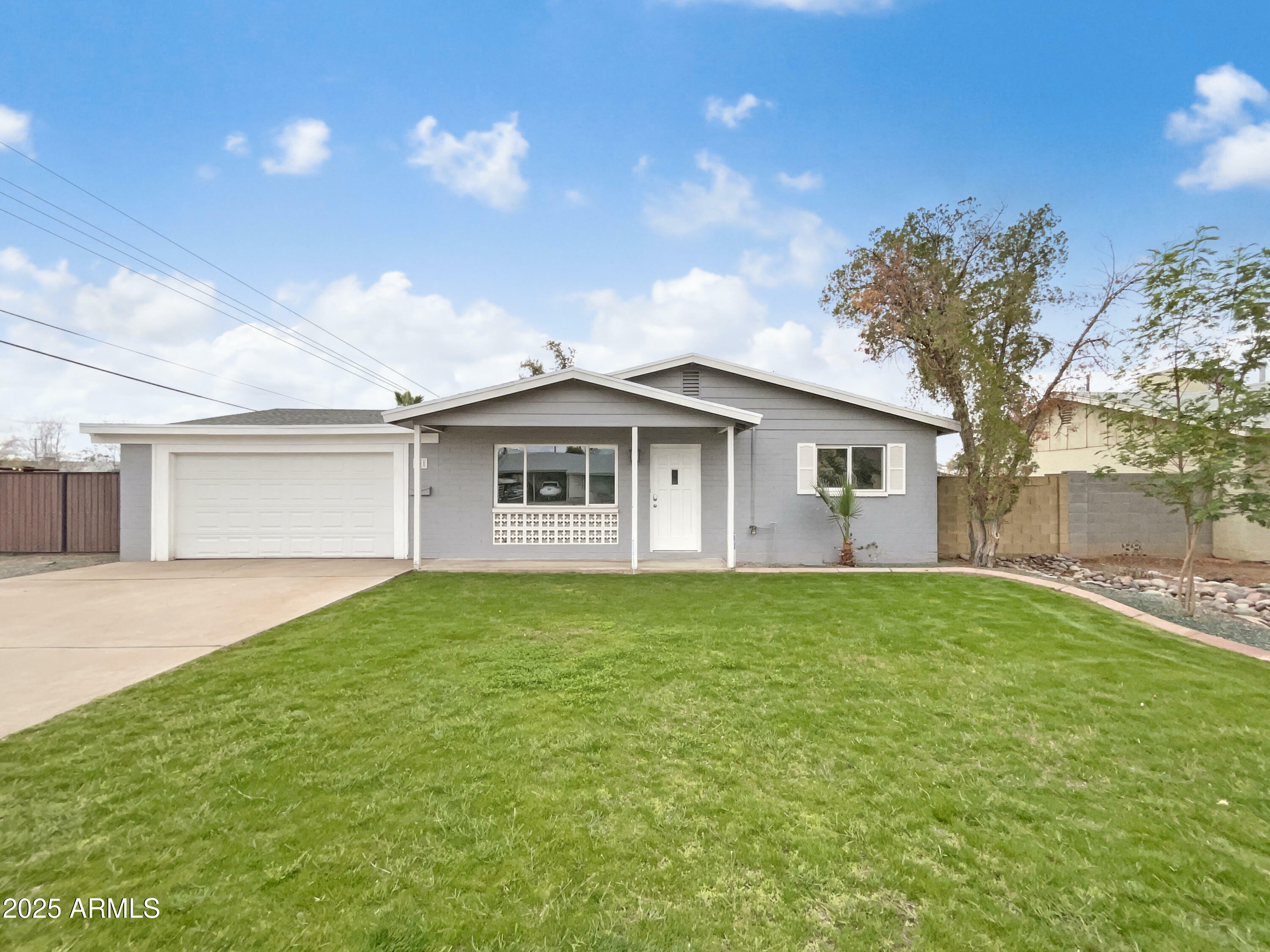 Property Photo:  901 W 16th Street  AZ 85281 