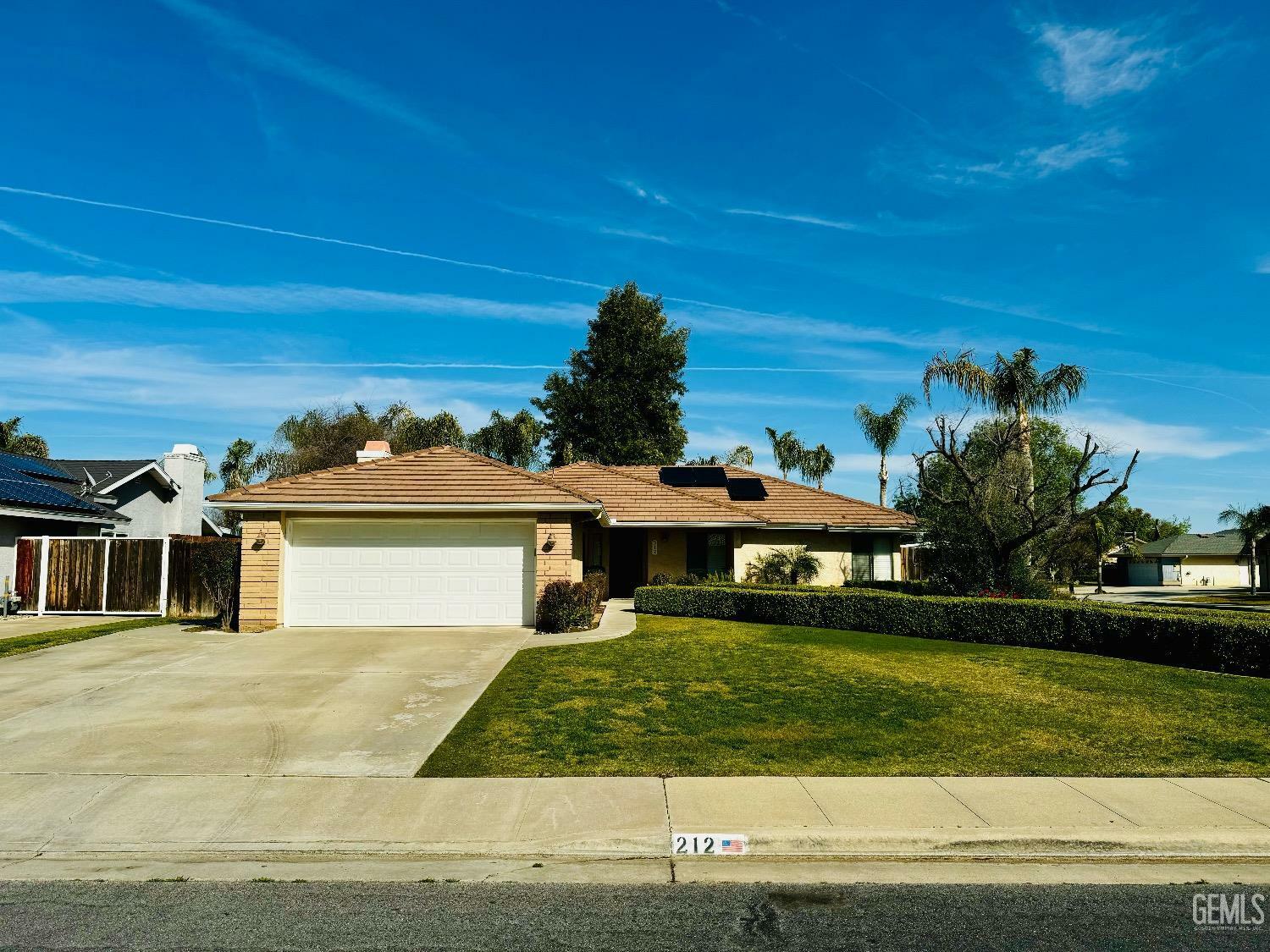 Property Photo: 212 Newberg Street CA 93314