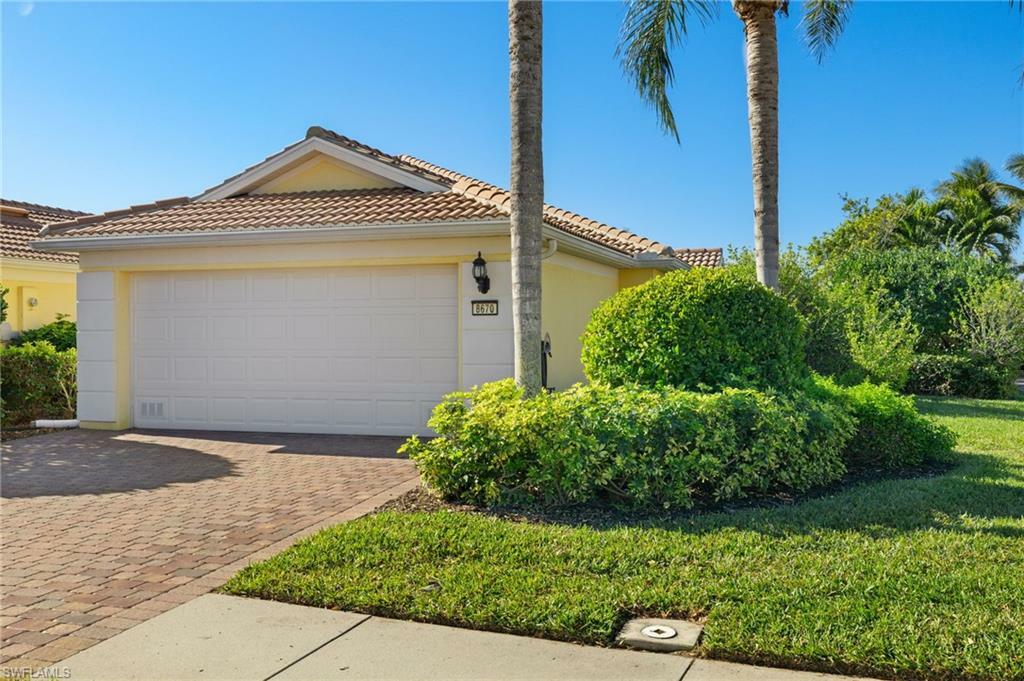 Property Photo: 8670 Erice Ct FL 34114