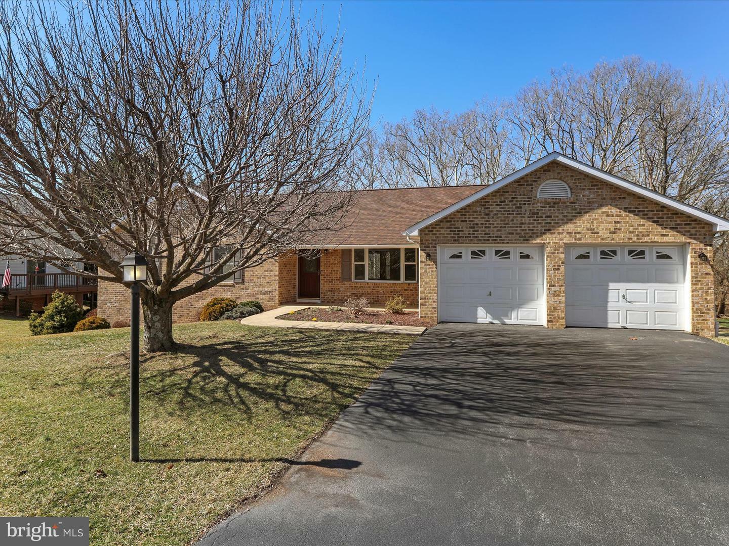 22 Dartmouth Drive  Hagerstown MD 21742 photo