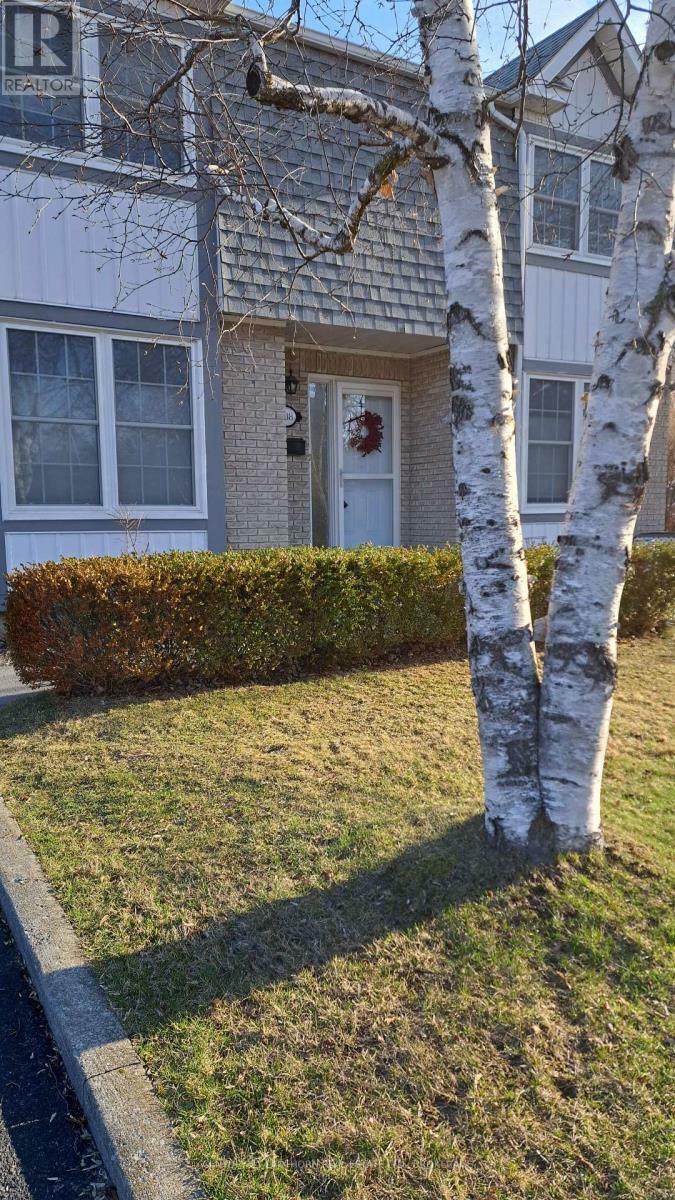 Property Photo: 788 Whiteoak Crescent ON K7P 1L6
