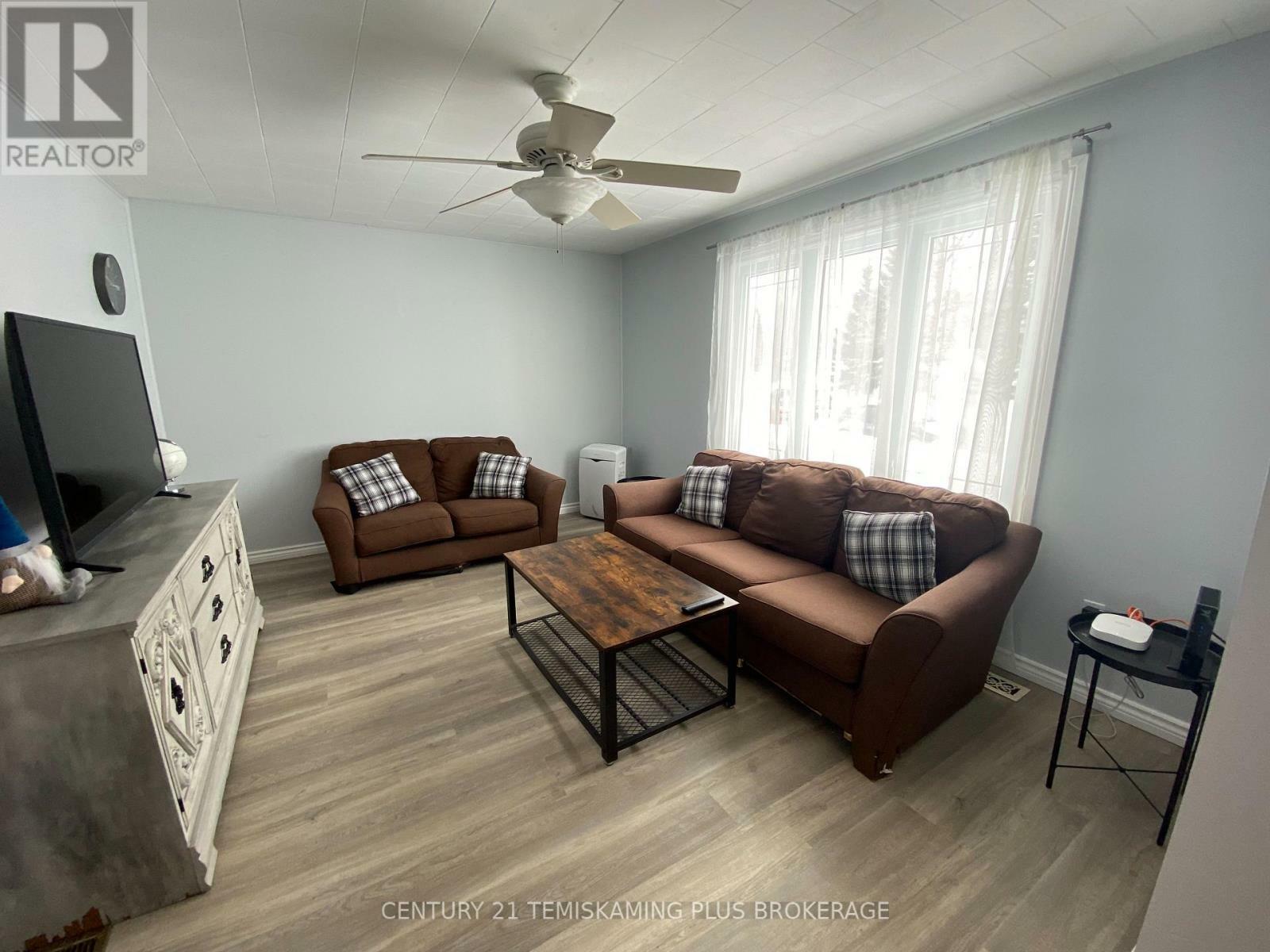 Photo de la propriété: 71 Algonquin Avenue ON P2N 1C1