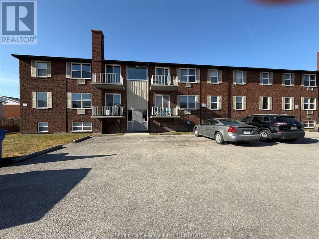 Property Photo: 118 Riverview Drive 412 ON N7M 1A5