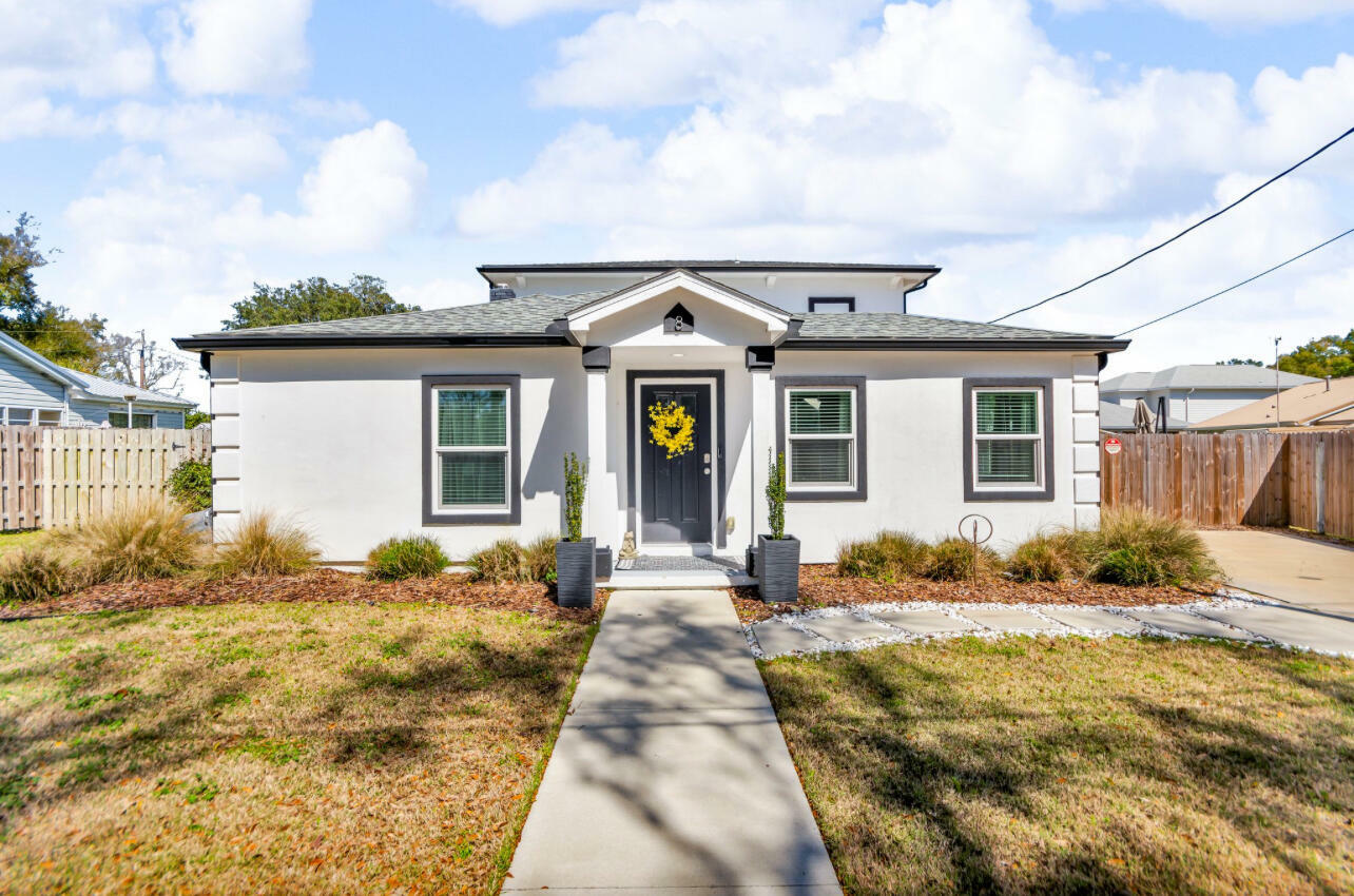 Property Photo:  8 Sullivan Rd Road  FL 32507 