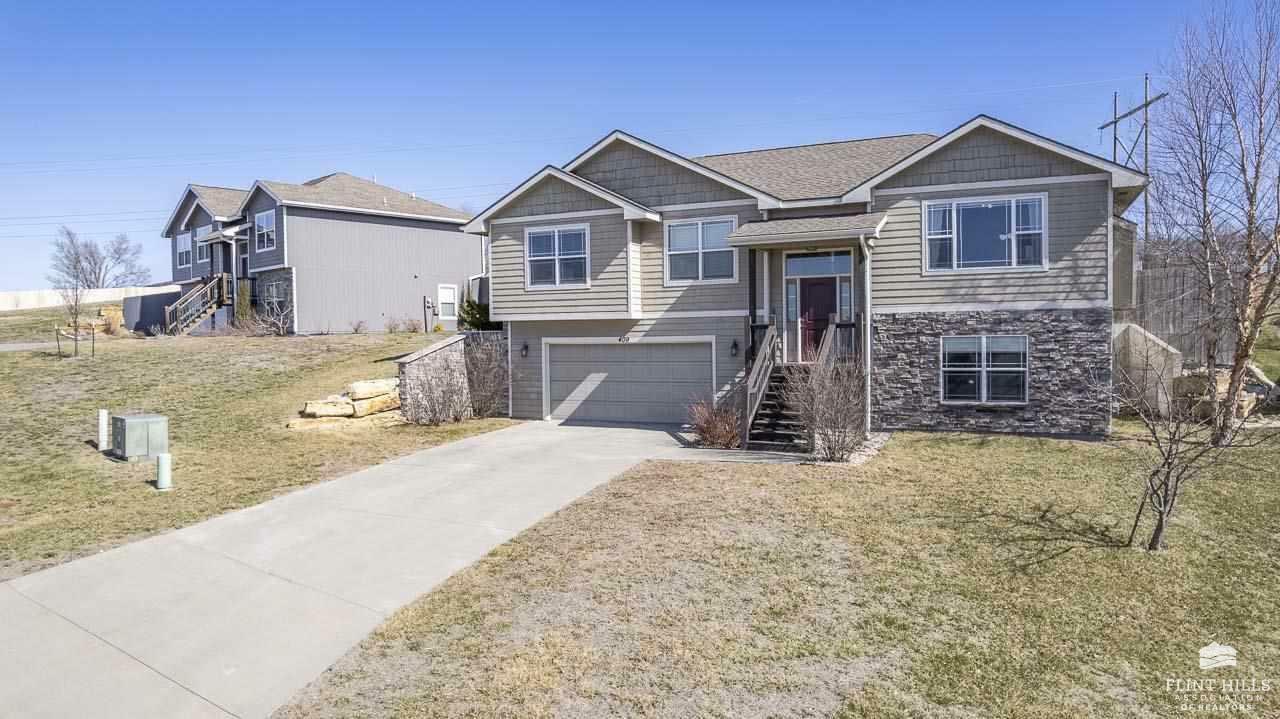 Property Photo: 409 Sweetgum Court KS 66503